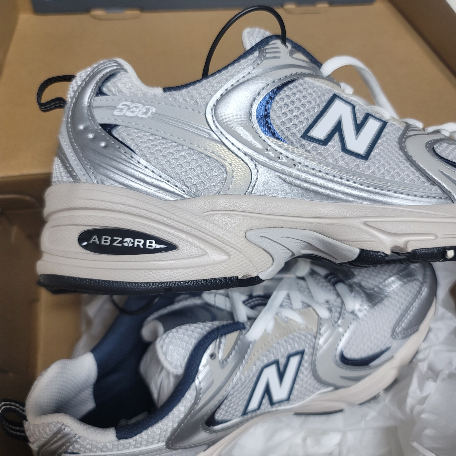 New Balance 530 Steel Grey 착용 스타일 - 2