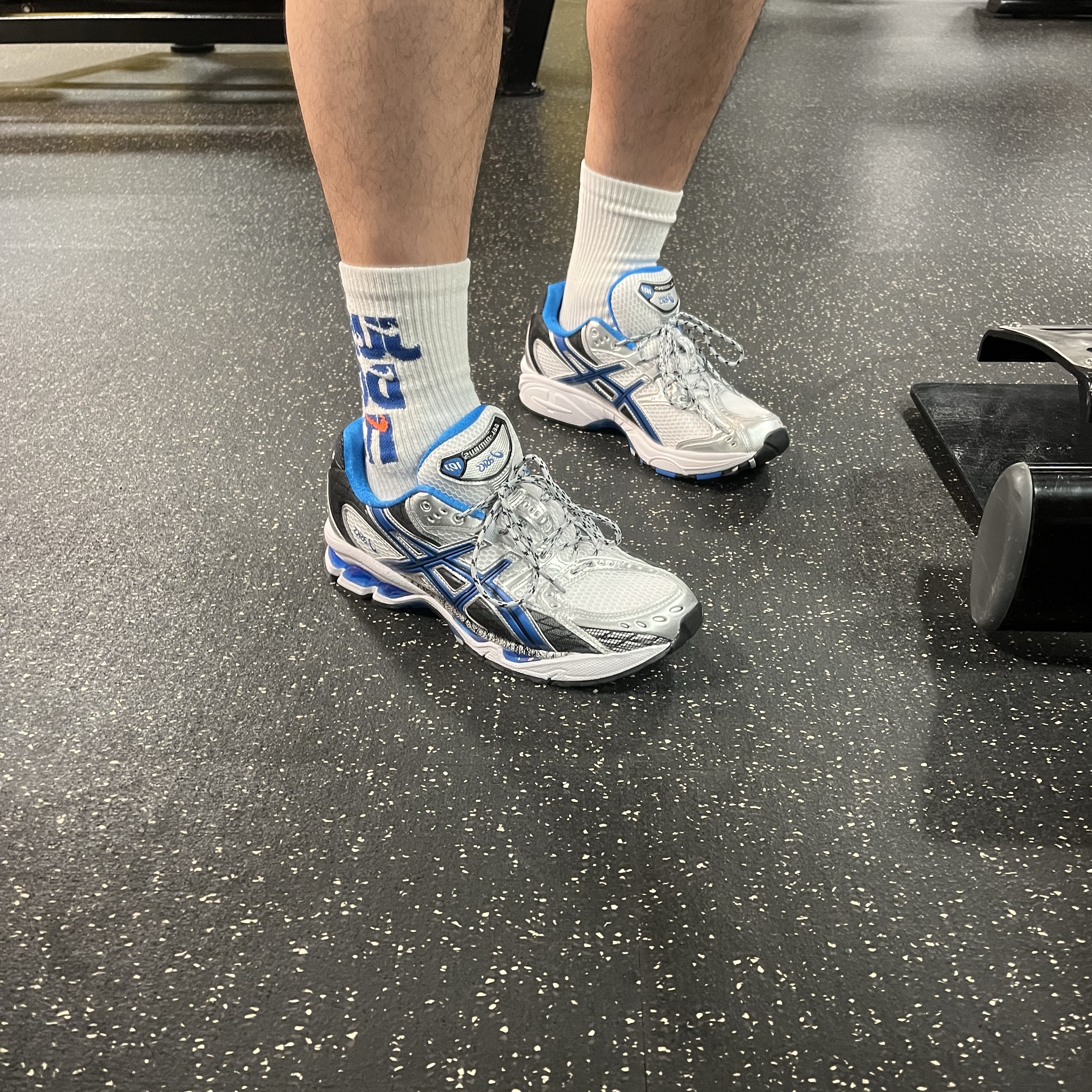 IAB Studio 10th Anniversary T-Shirt White, Asics Gel-Nimbus 10.1 White Directoire Blue 착용 스타일 - 3