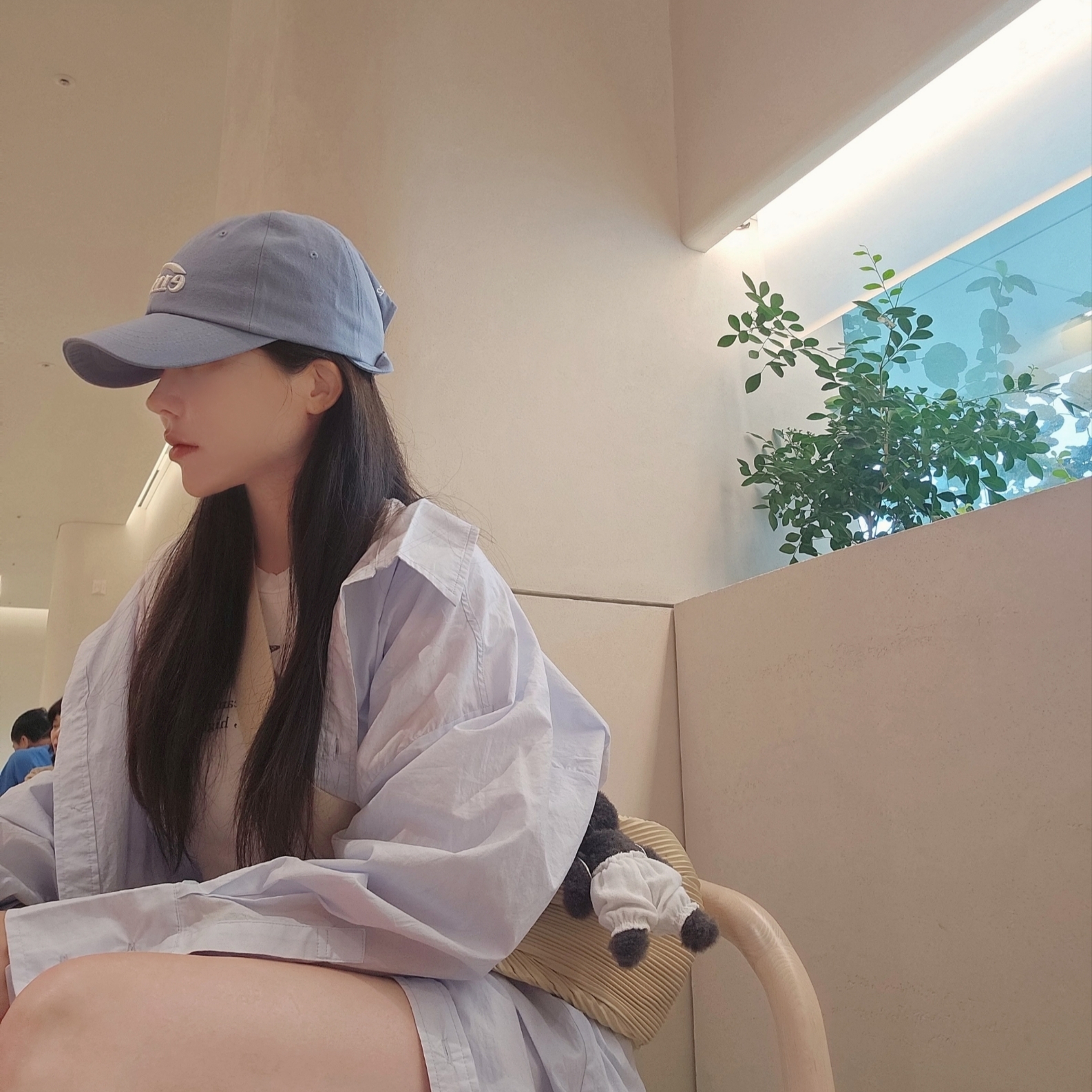 Emis New Logo Ball Cap Light Blue, Monamhee x Line Friends Blay Keyring 착용 스타일 - 1