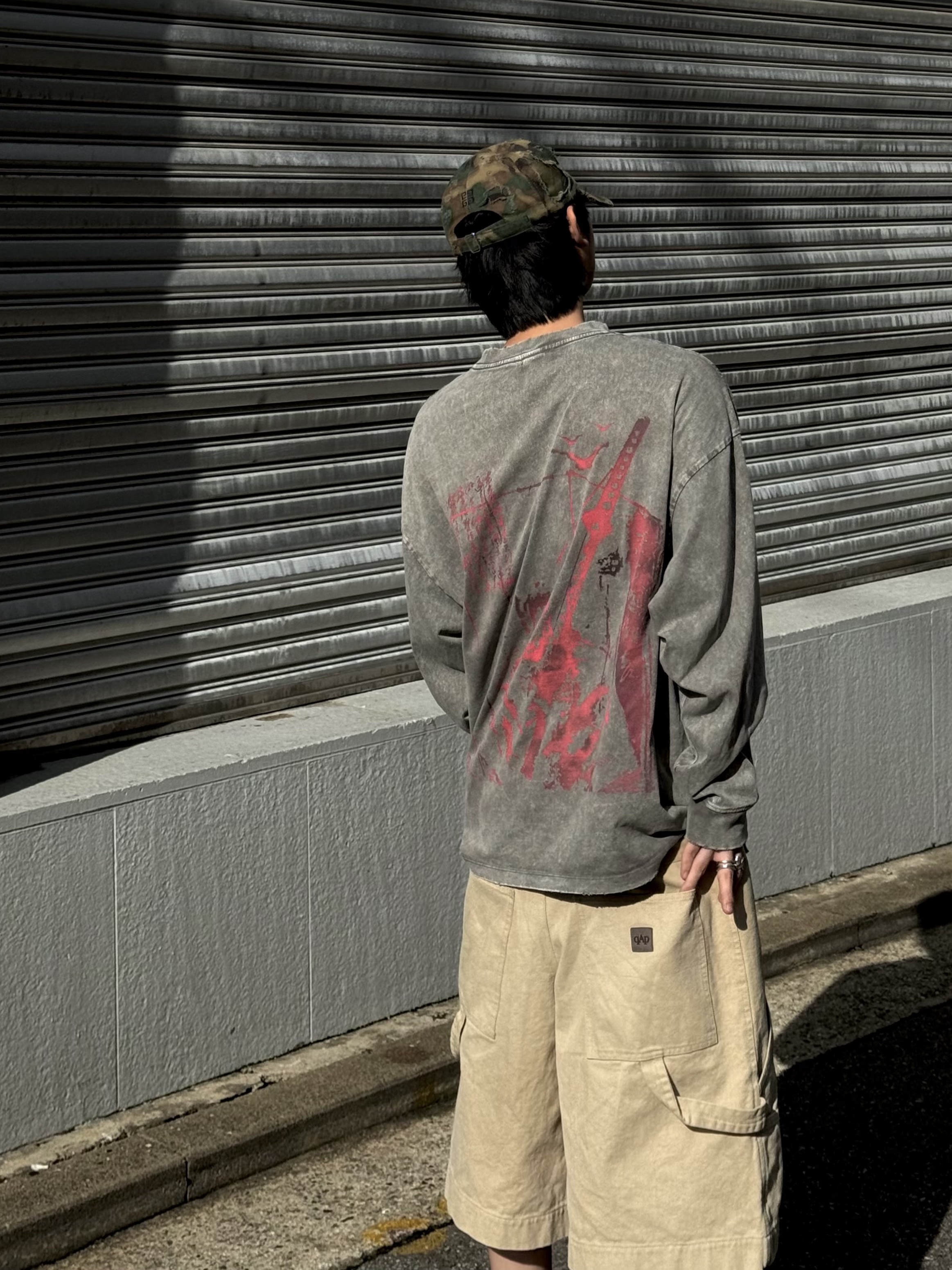 Awende Beheading Asaemon White Long Sleeve, Balenciaga Sunday Mule Black 착용 스타일 - 3