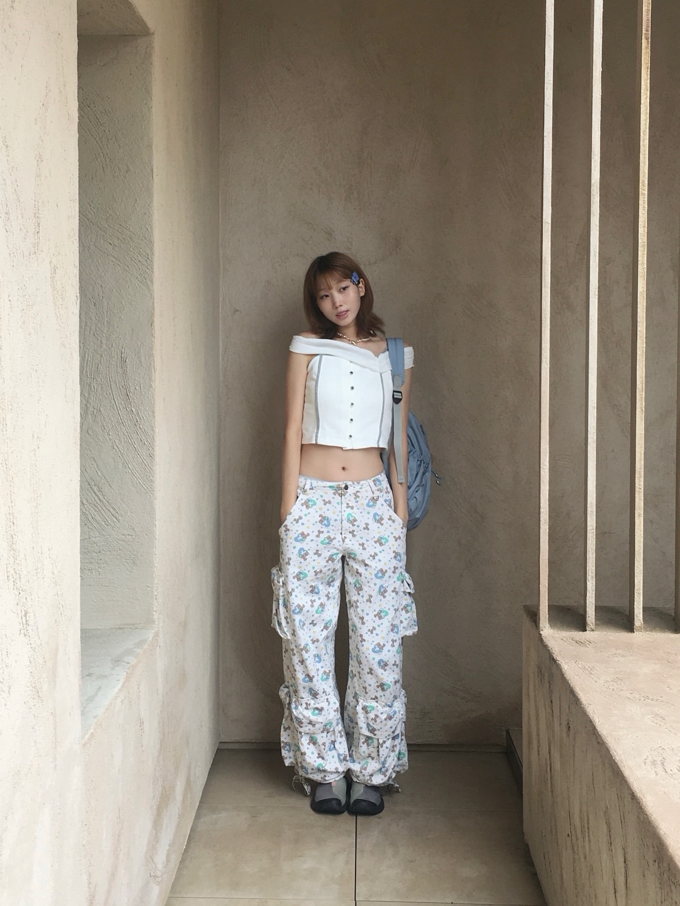 ACOC Blooming Backpack Ice Blue 착용 스타일 - 2