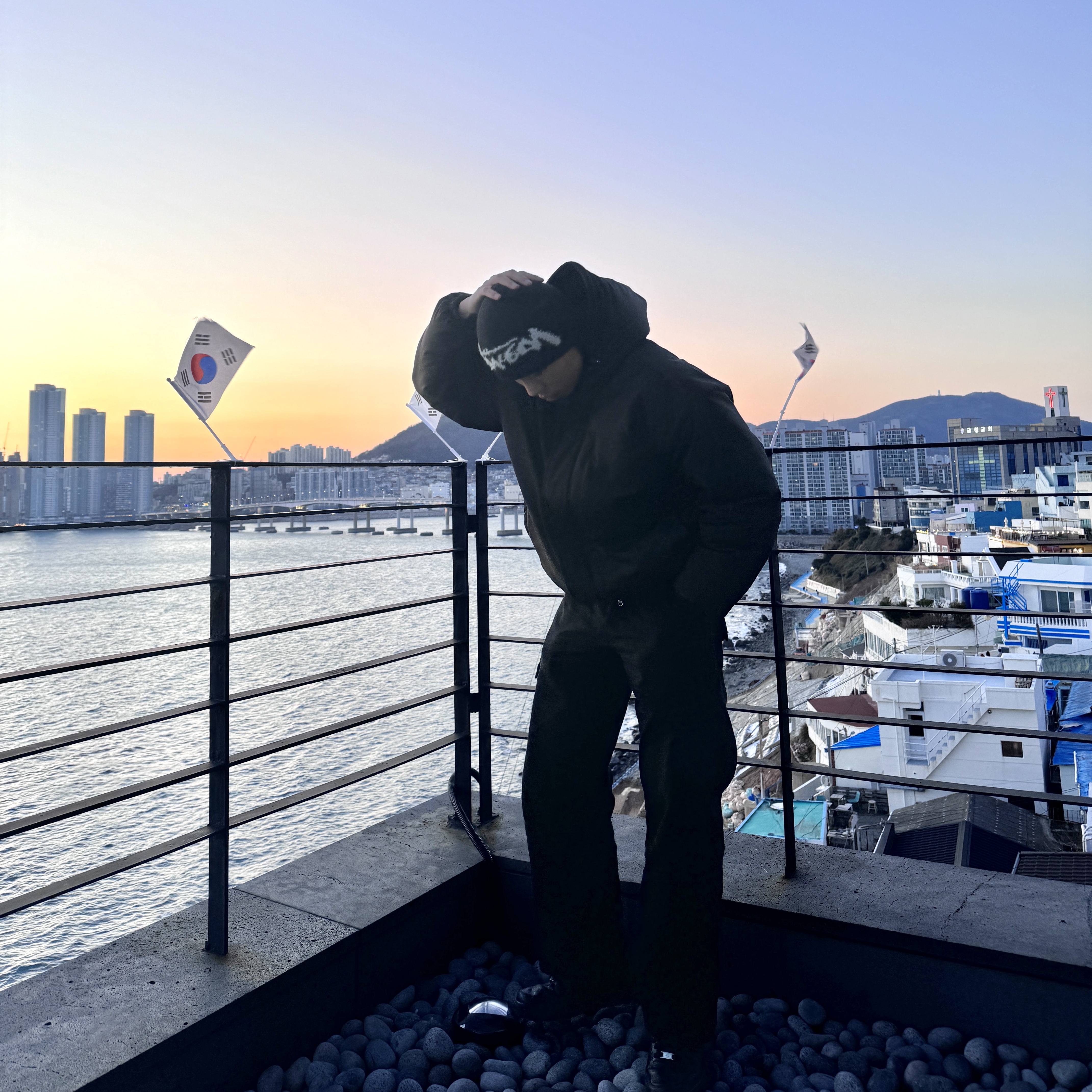 Nike Air Force 1 '07 Low Triple Black 착용 스타일 - 1