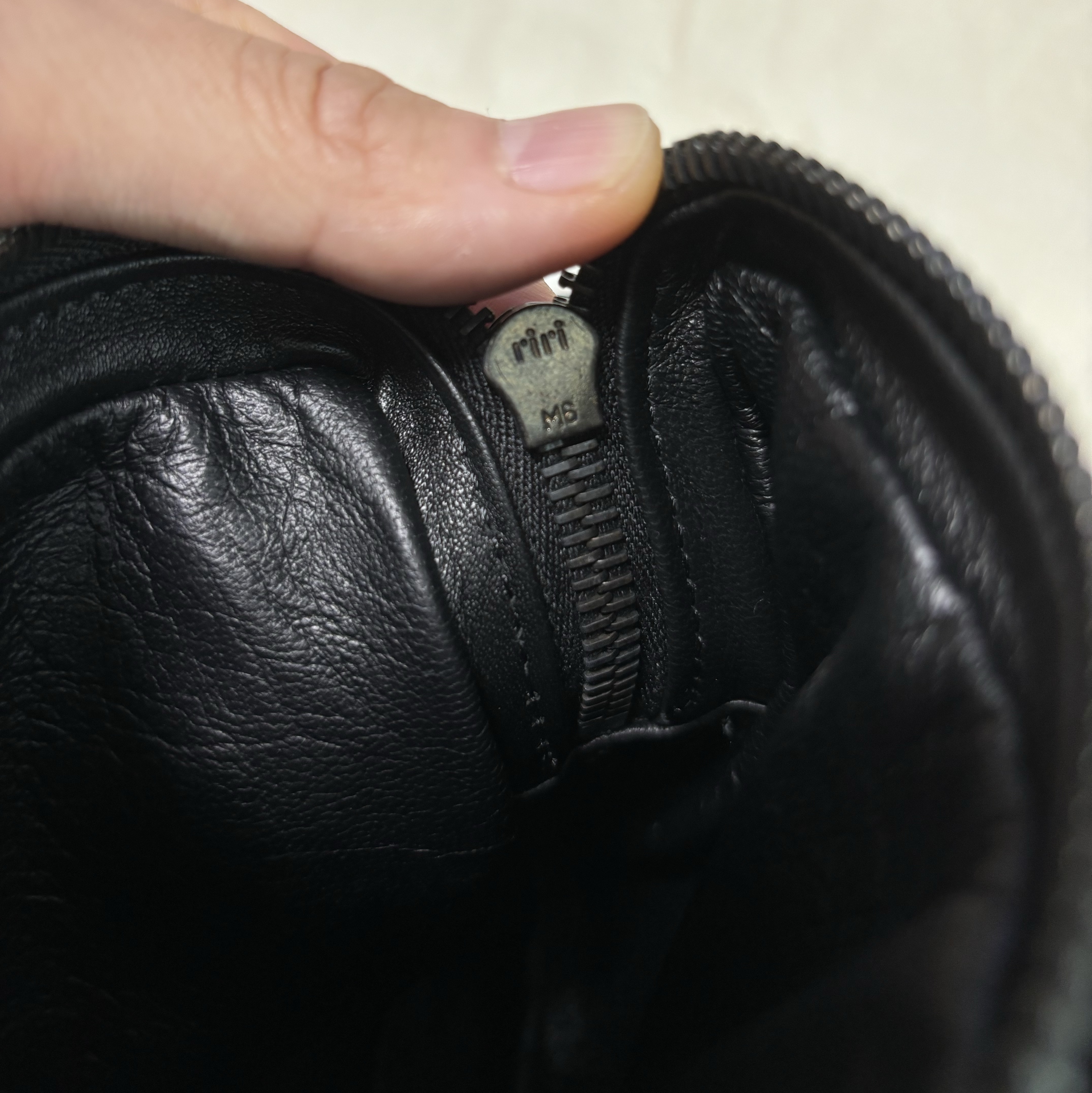 Our Legacy Delay Mini Bag Black 착용 스타일 - 5