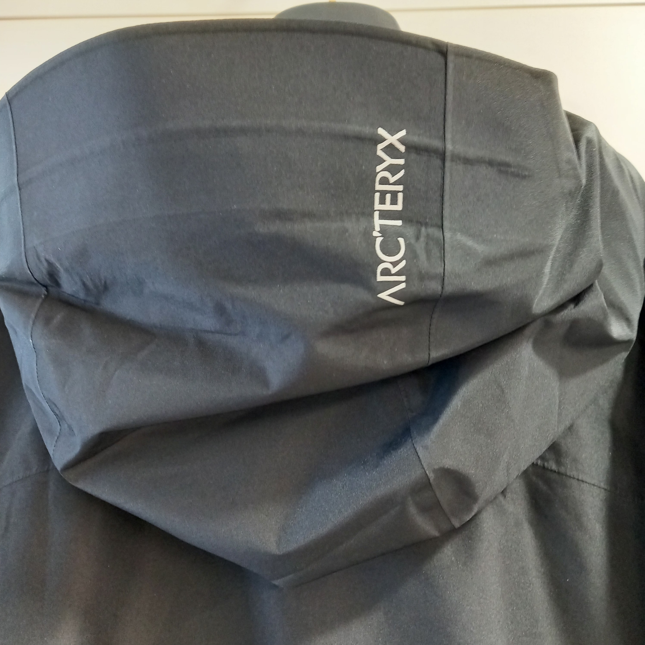 Arc'teryx Solano Hoody Black 착용 스타일 - 4