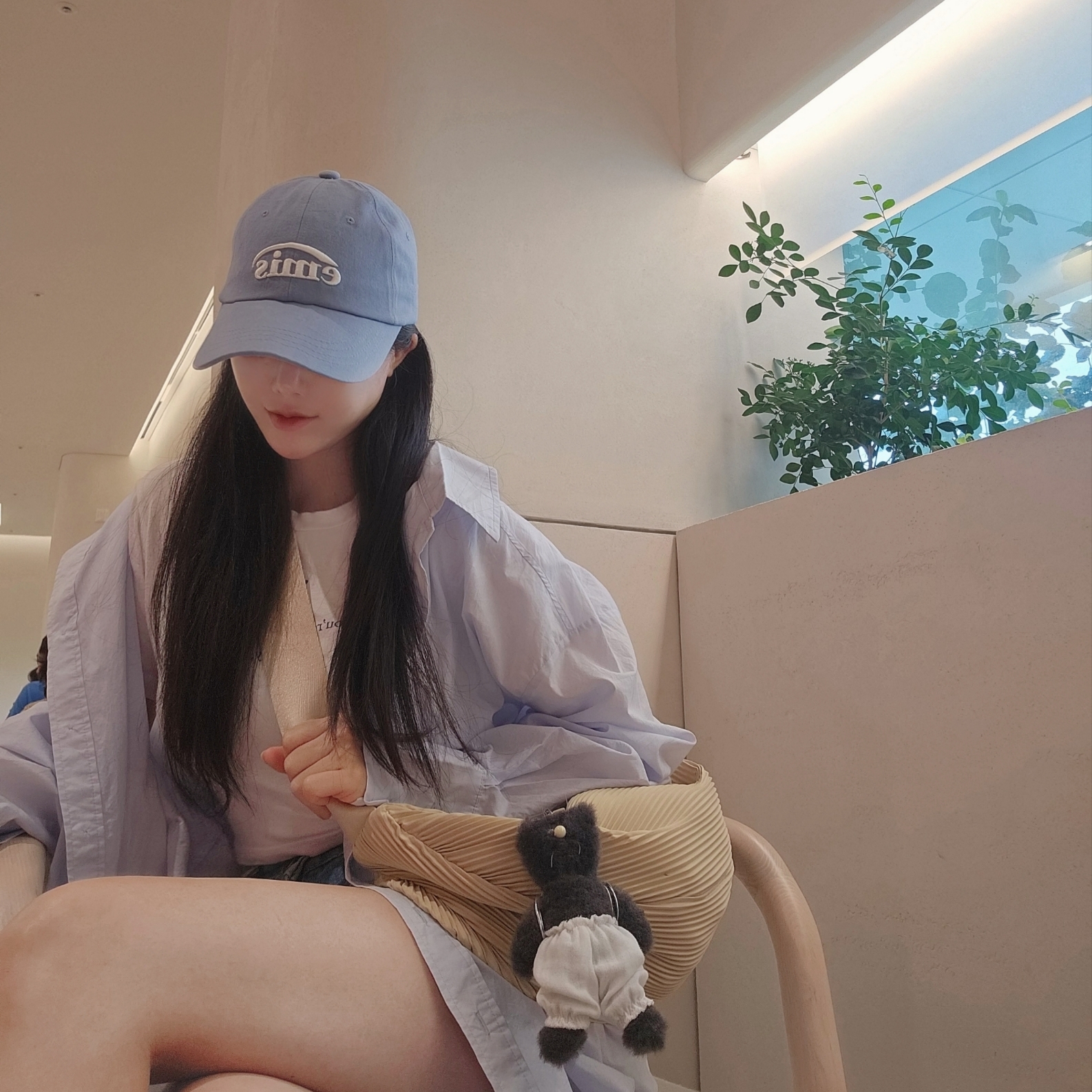 Emis New Logo Ball Cap Light Blue, Monamhee x Line Friends Blay Keyring 착용 스타일 - 2