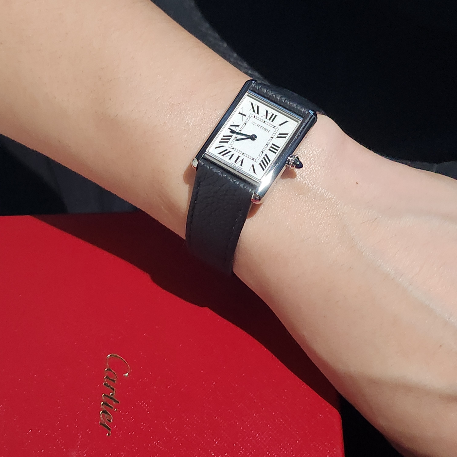 Cartier Tank Must Watch Large Quartz Steel Calfskin Black 착용 스타일