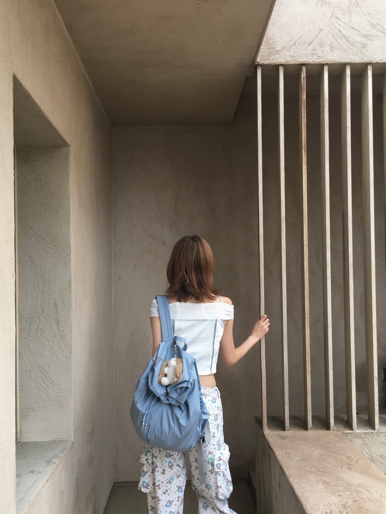 ACOC Blooming Backpack Ice Blue 착용 스타일 - 5