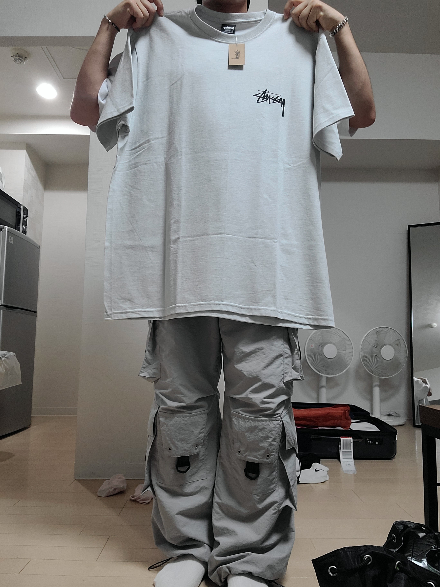 Stussy Cherries T-Shirt Fog, Stussy Shells T-Shirt Berry 착용 스타일 - 3