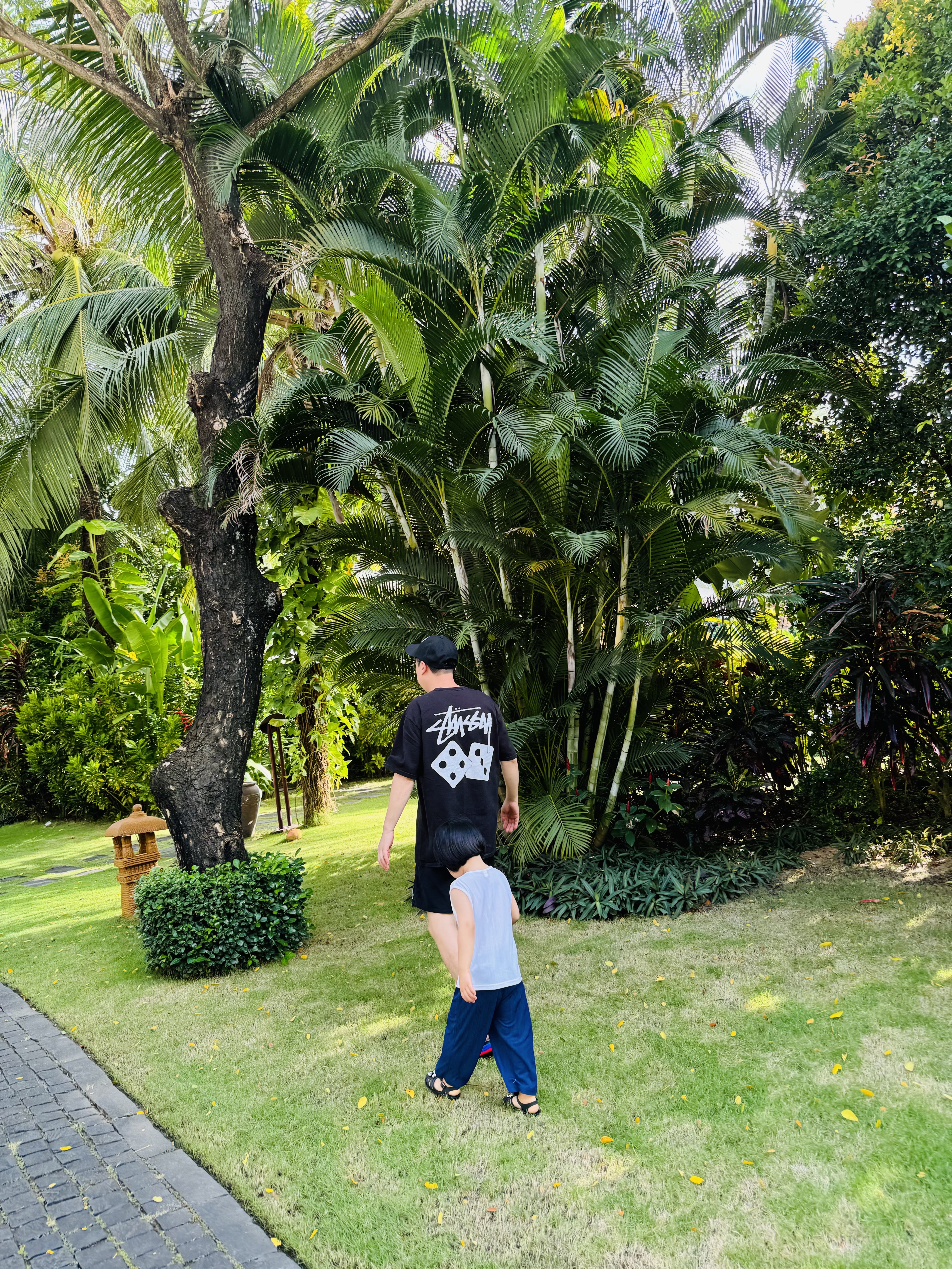 Stussy Low Profile Stock Dice Snapback Black, Stussy Dice Pigment Dyed T-Shirt Black 2021 착용 스타일 - 1
