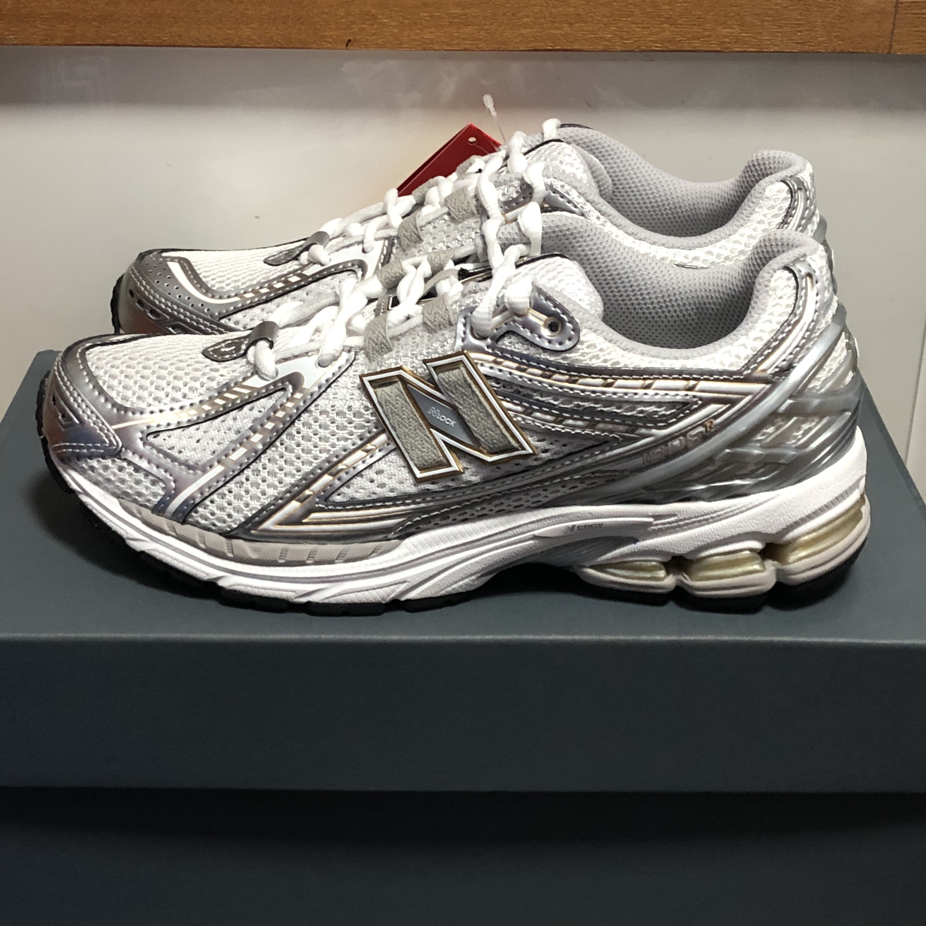New Balance 1906R White Metallic Silver 착용 스타일