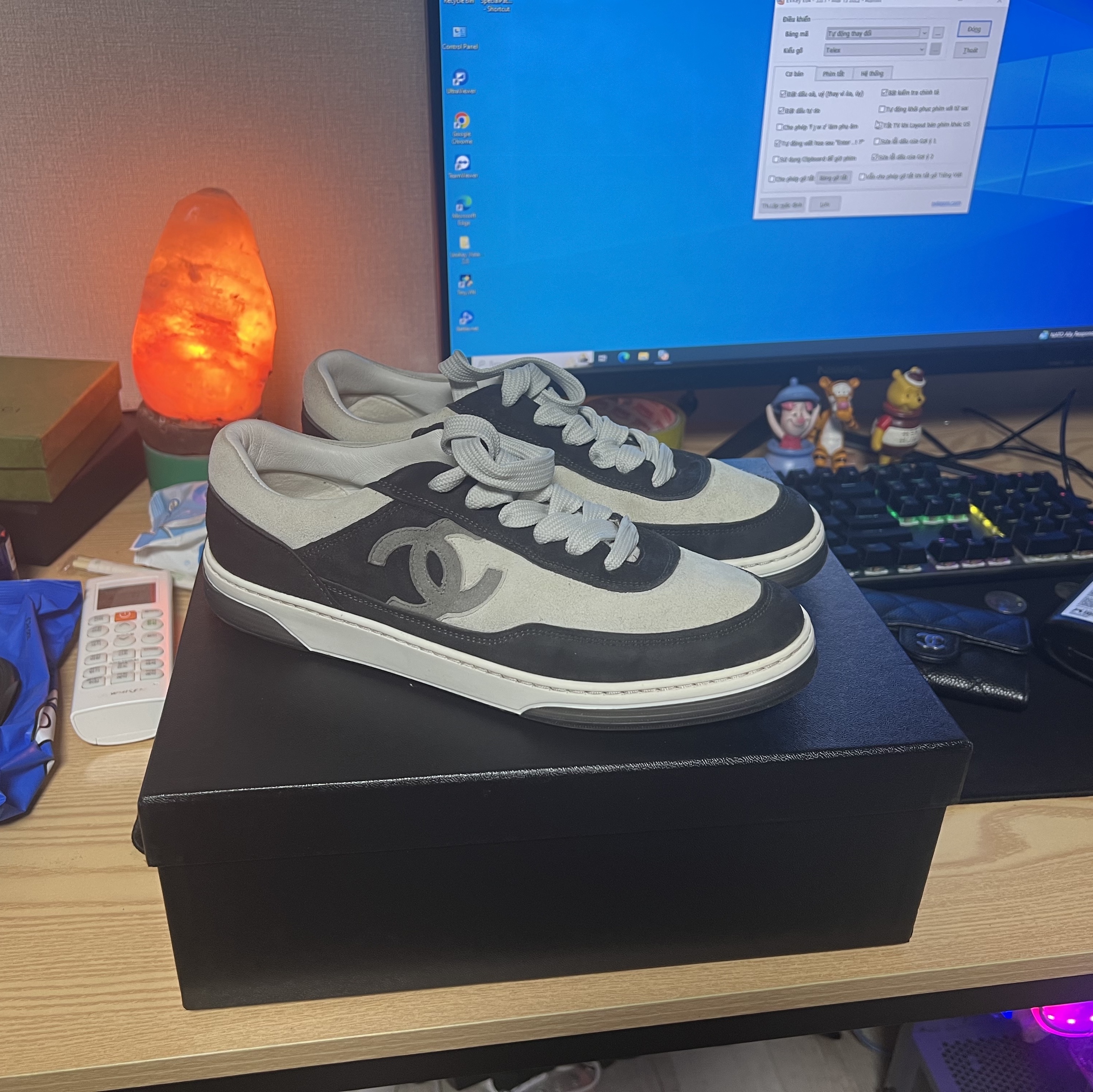 (W) Chanel Sneakers Suede Kidskin & Black White 착용 스타일