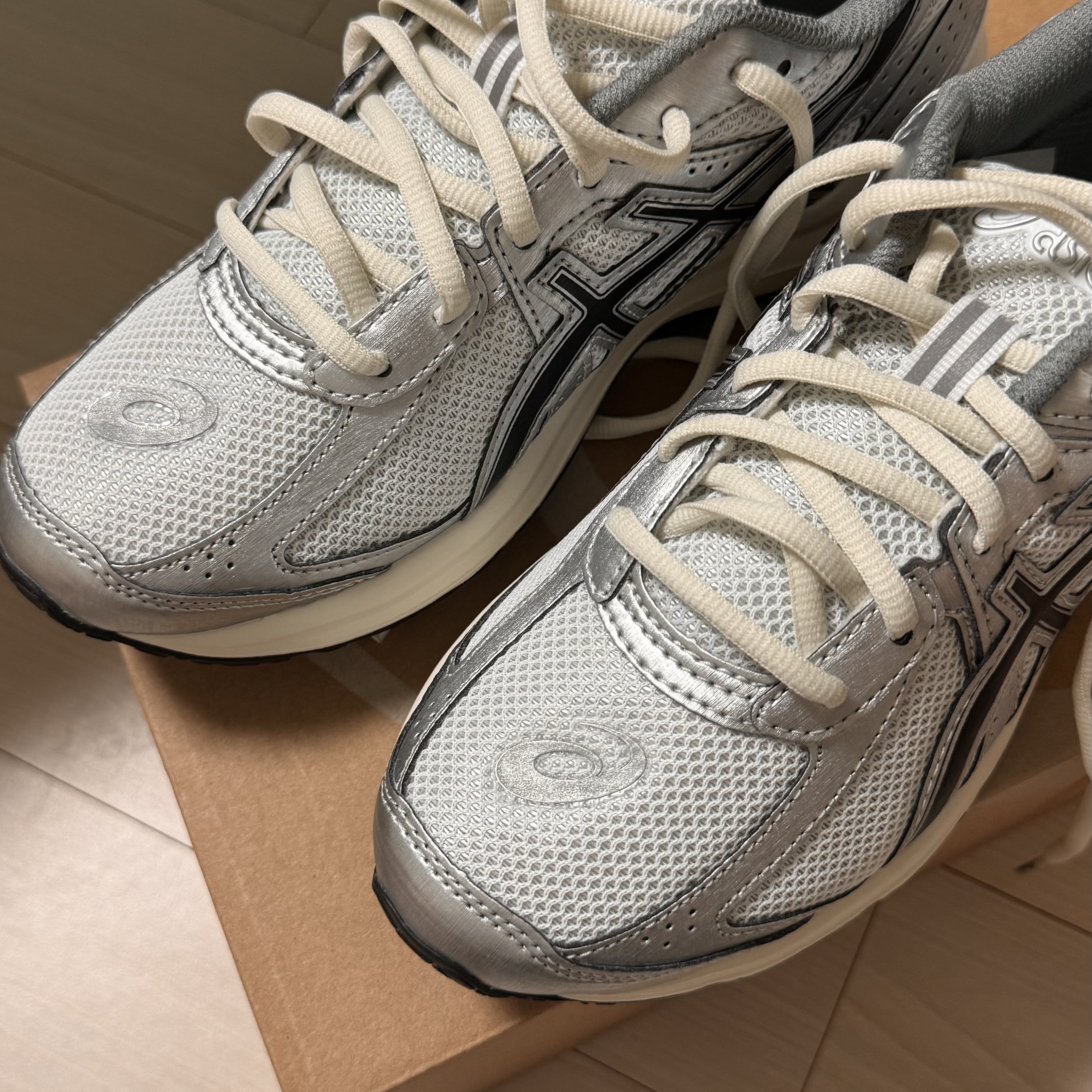 Asics Jog 100 S White Black - 2E Wide 착용 스타일