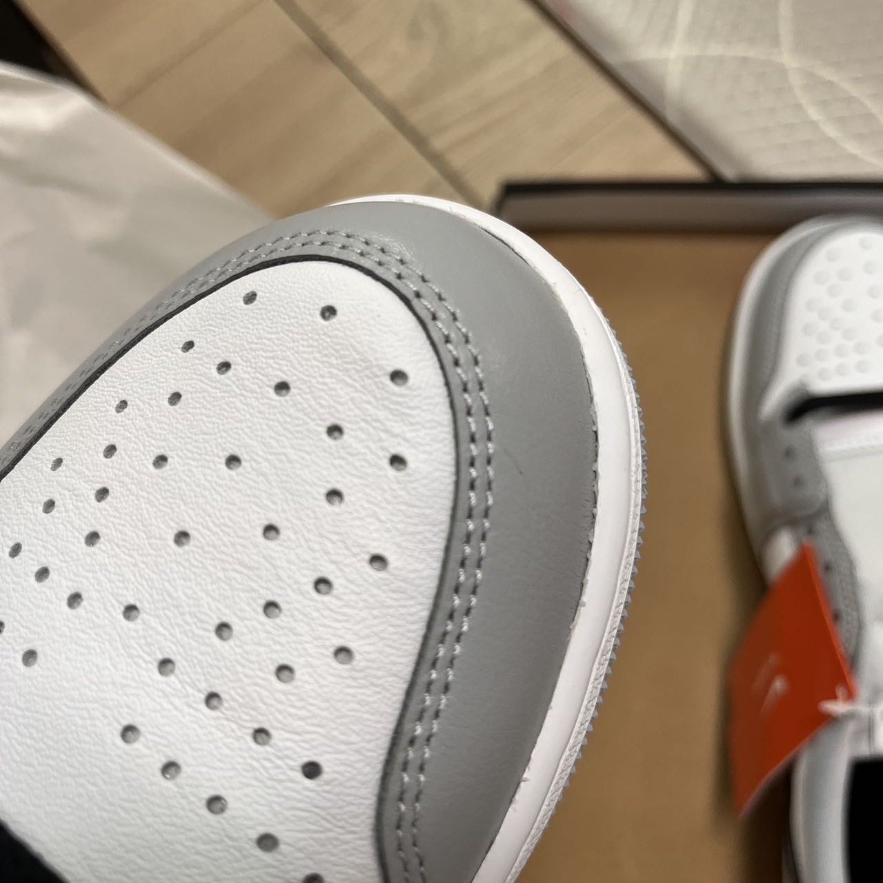 Jordan 1 Retro Low OG Wolf Grey and White 착용 스타일