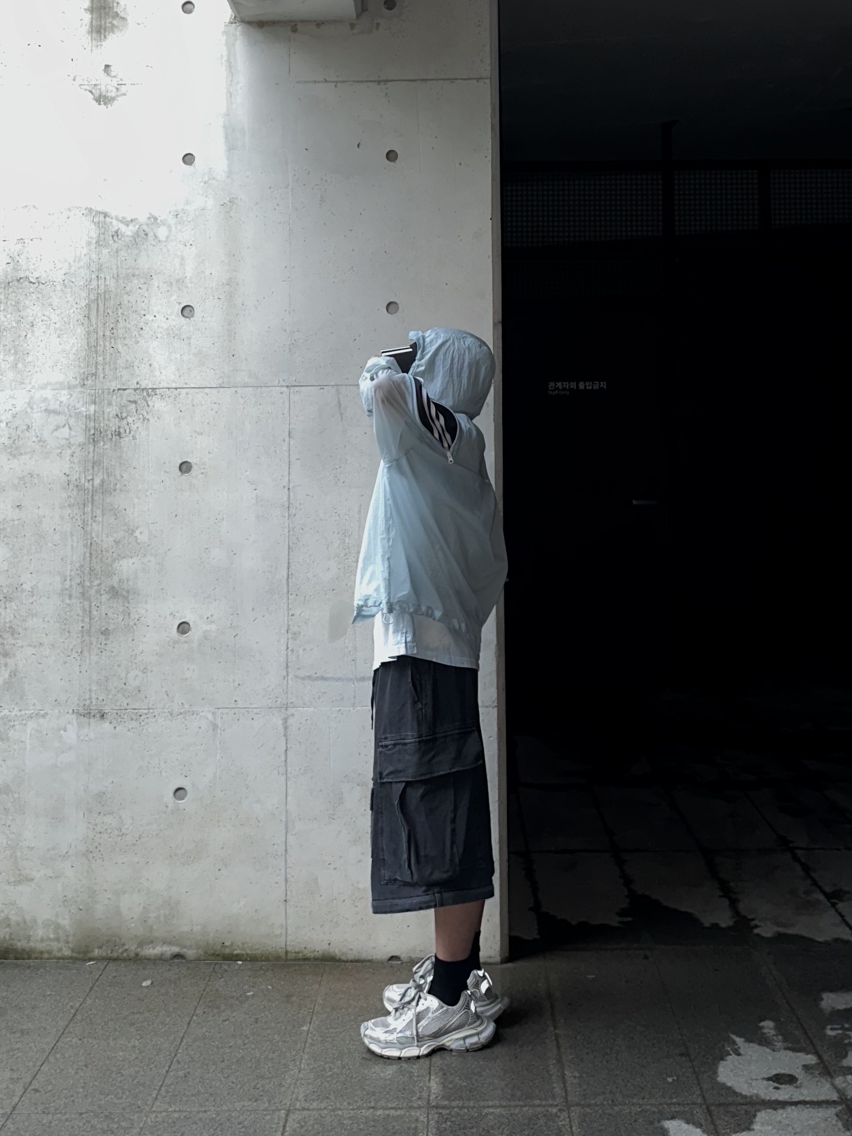 (W) Balenciaga 3XL Sneakers Light Beige, Balenciaga x Adidas Cap Black 착용 스타일 - 4
