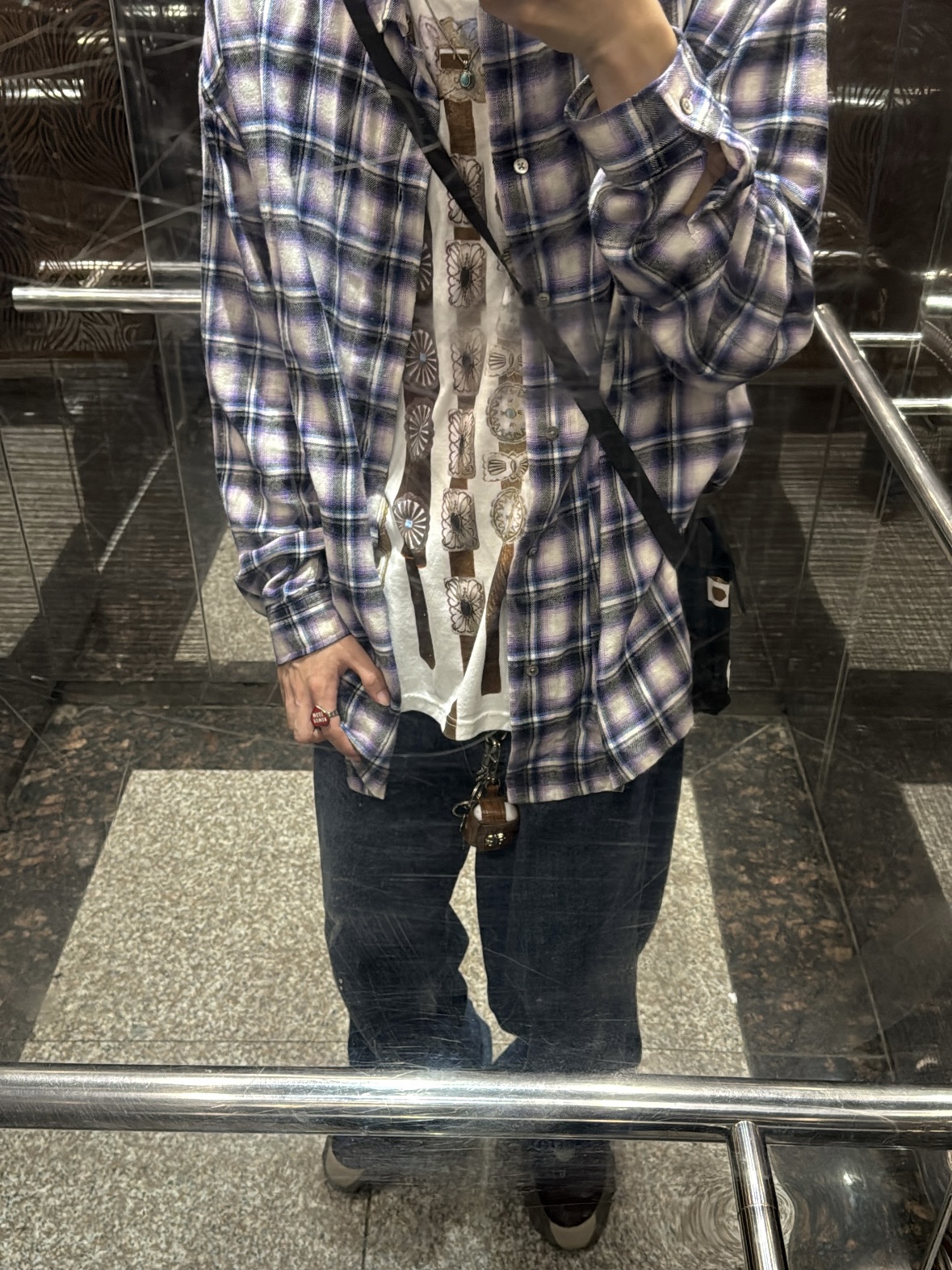 Oakley Factory Team x Brain Dead Ostrich Chop Saw Mule Maroon Espresso, Kapital 20 Crew T-Shirt White 착용 스타일 - 1