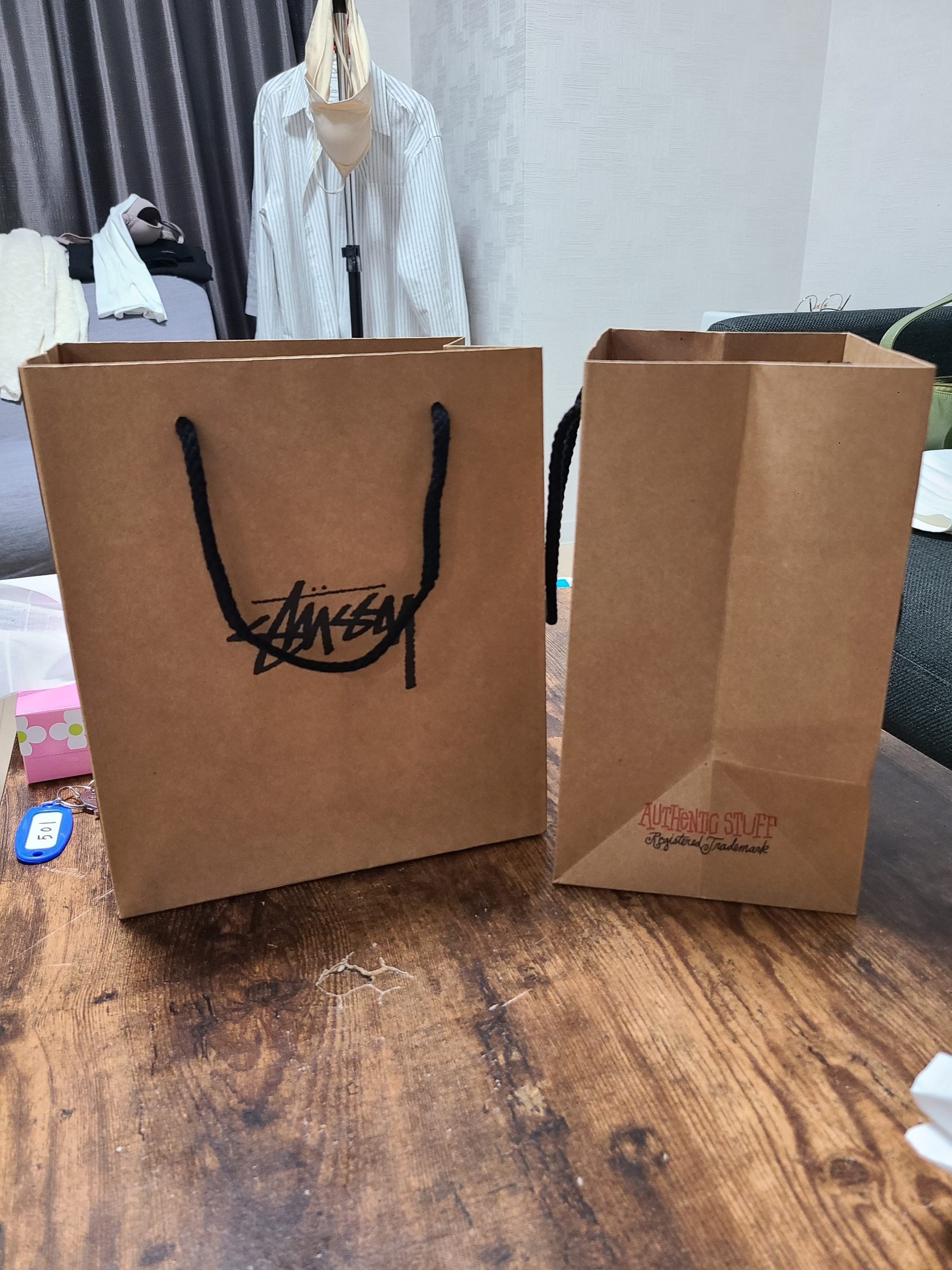 Stussy Cherries T-Shirt Fog, Stussy Shells T-Shirt Berry 착용 스타일 - 6