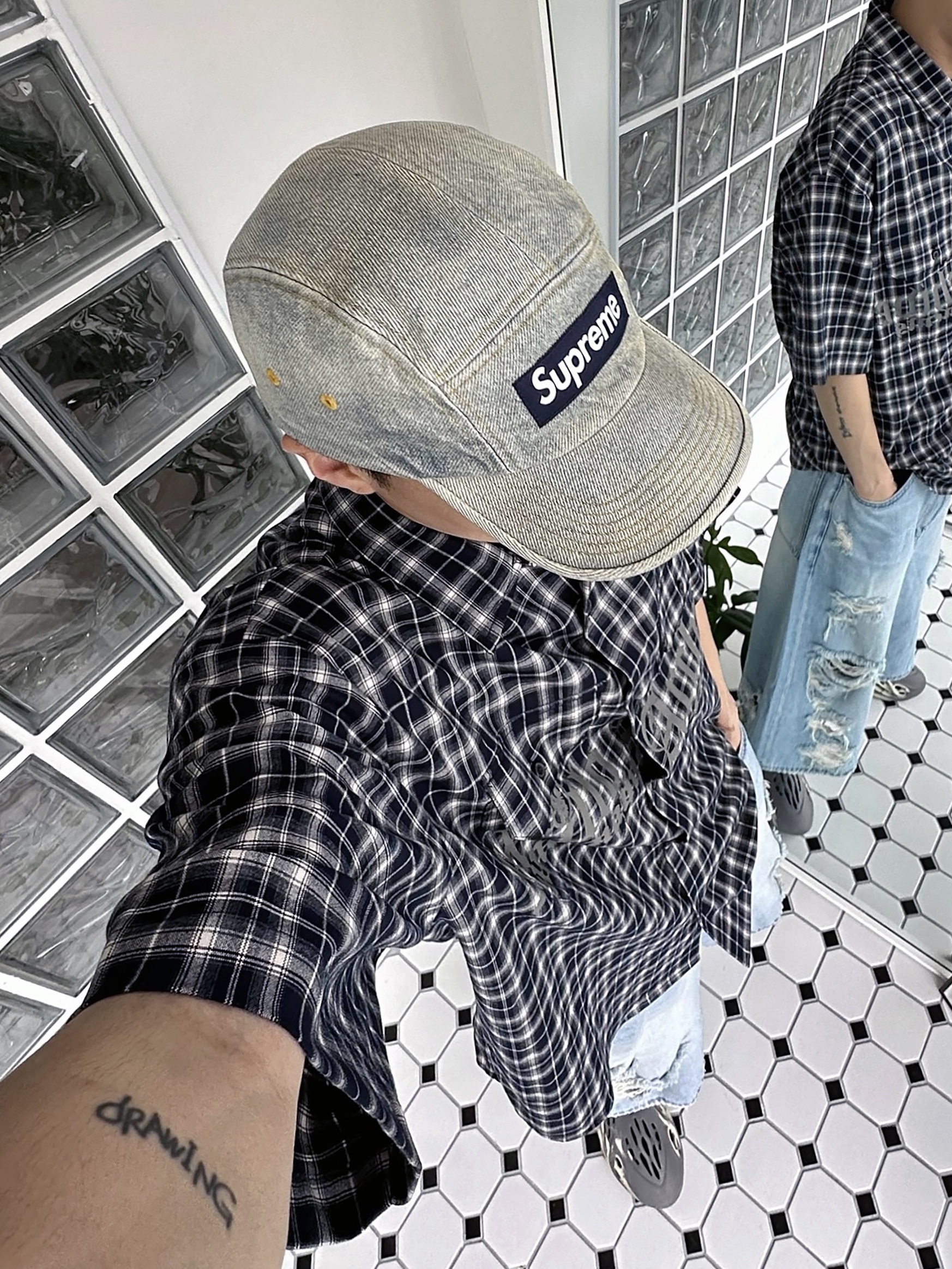 Adidas Yeezy Foam RNNR MXT Moon Gray, Supreme Denim Camp Cap Dirty Indigo - 23SS 착용 스타일 - 2