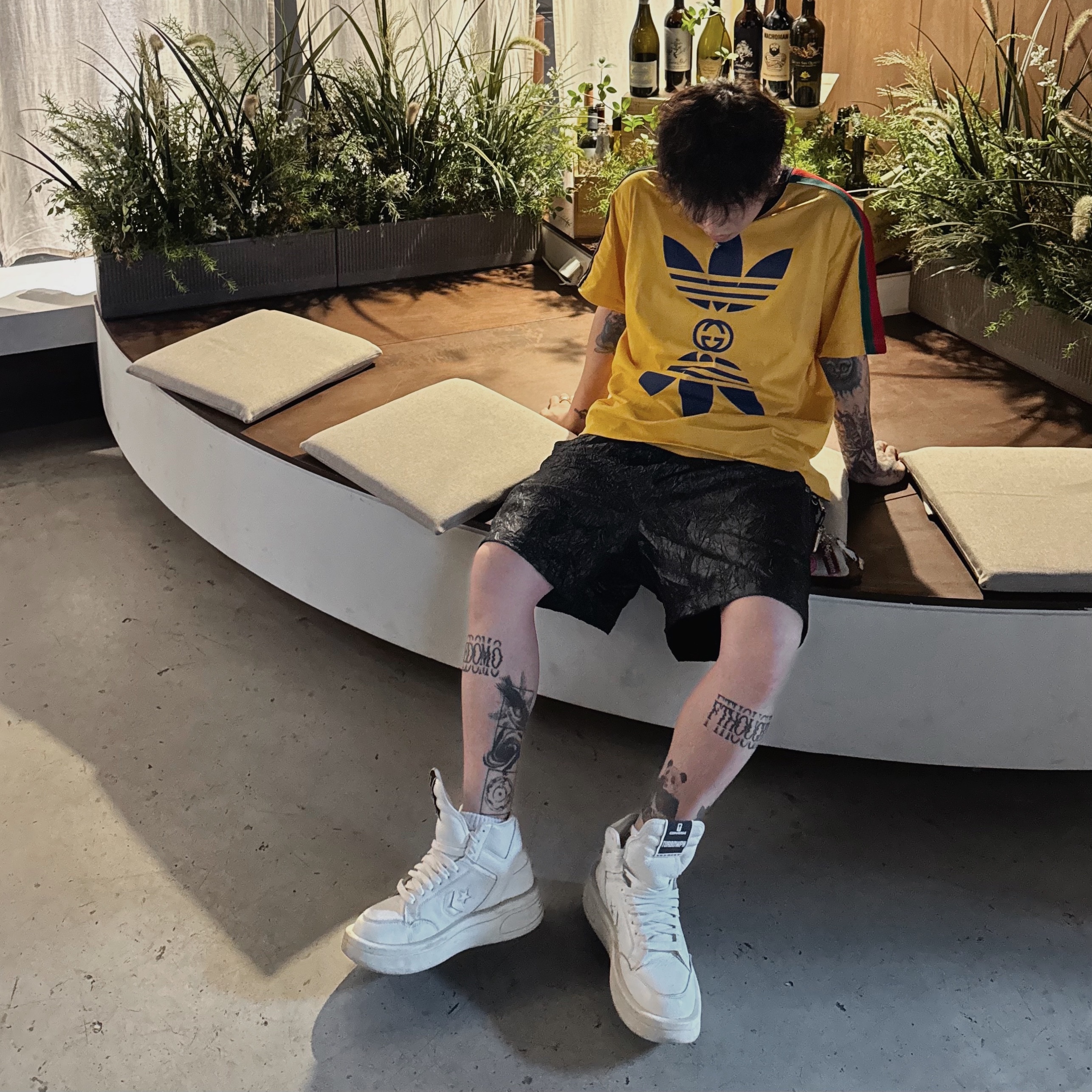Gucci x Adidas Cotton Jersey T-Shirt Yellow 착용 스타일 - 2