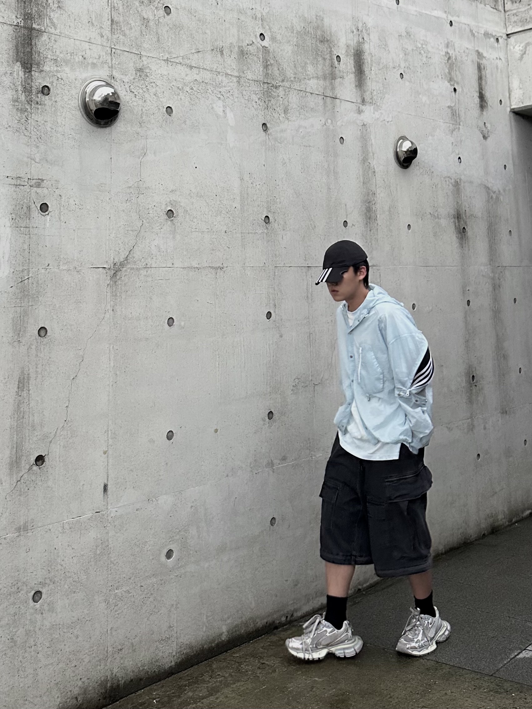 (W) Balenciaga 3XL Sneakers Light Beige, Balenciaga x Adidas Cap Black 착용 스타일 - 8