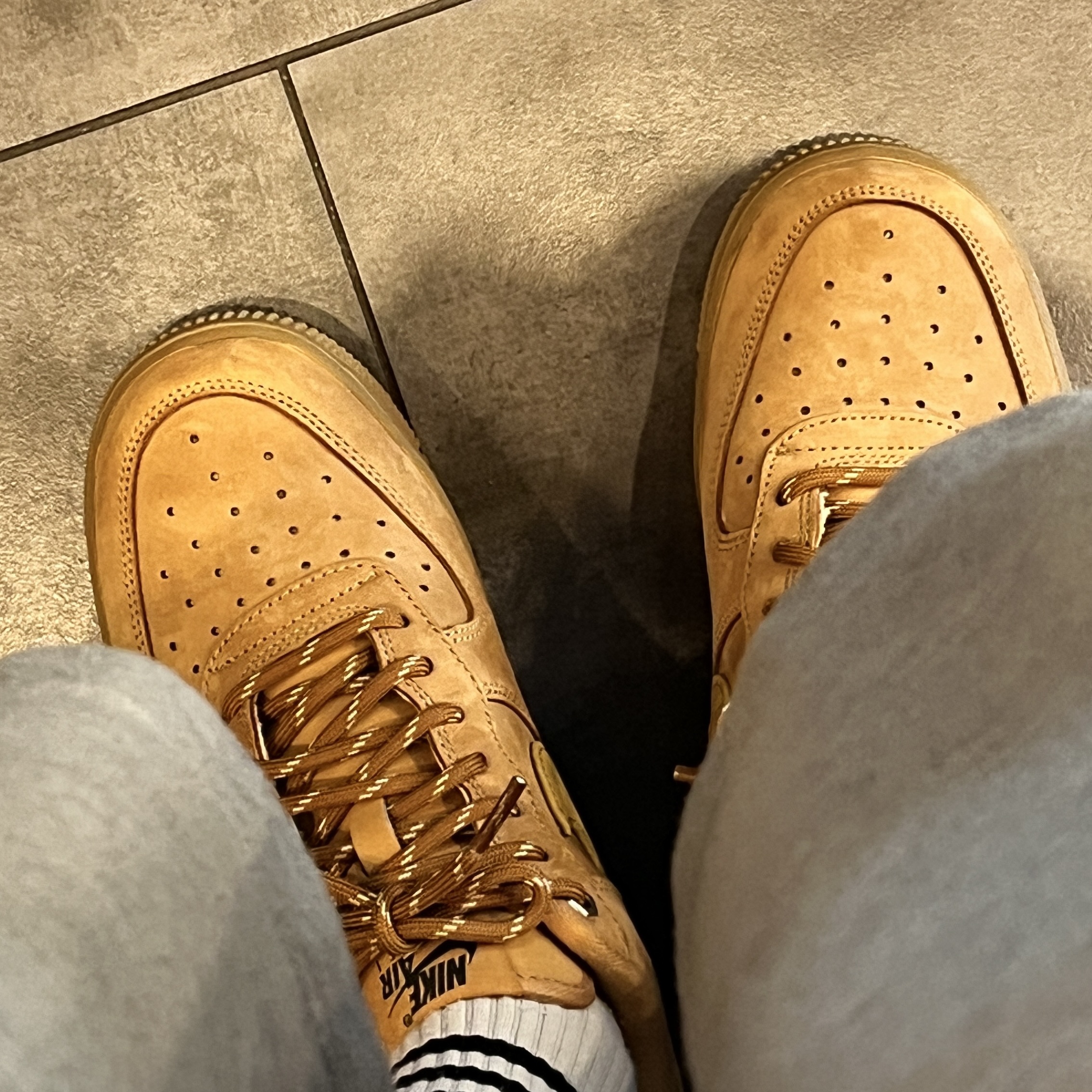 (W) Nike Air Force 1 '07 WB Flax Wheat 착용 스타일 - 2