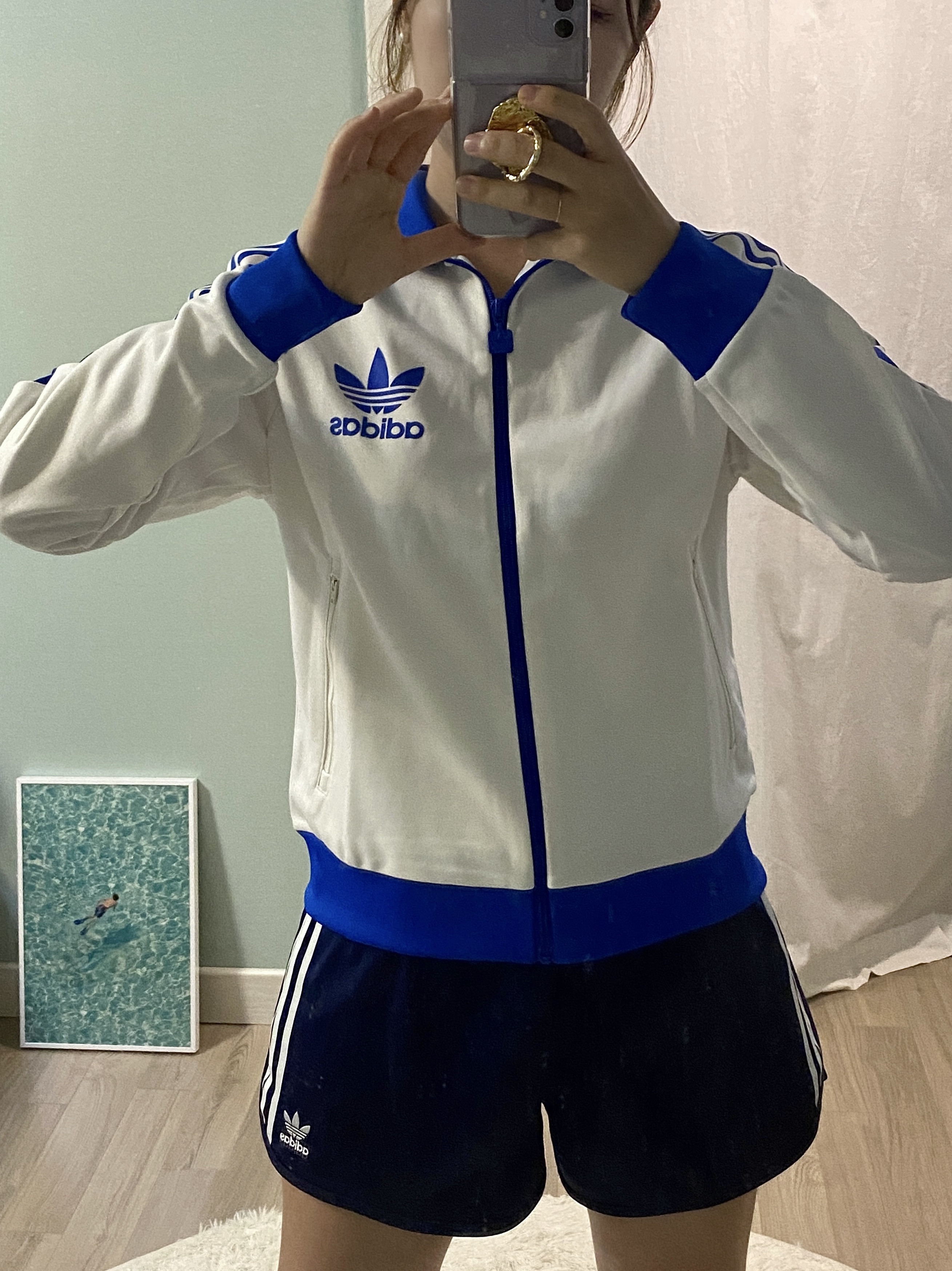 (W) Adidas Originals Beckenbauer Track Top Cloud White - KR Sizing, (W) Adidas Satin Sprint Shorts Dark Blue - KR Sizing 착용 스타일 - 2