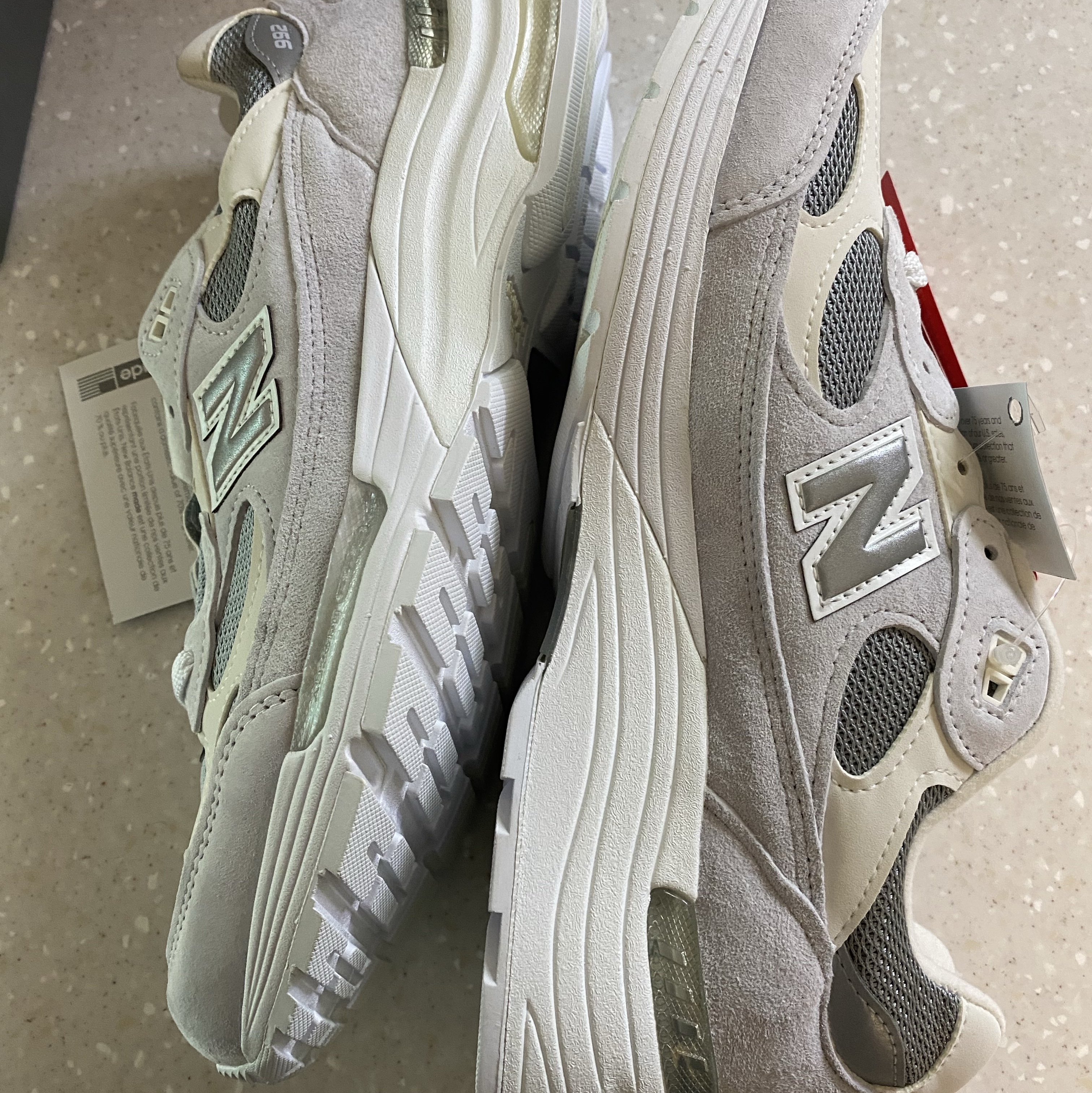 New Balance 992 Made in USA White Silver 착용 스타일