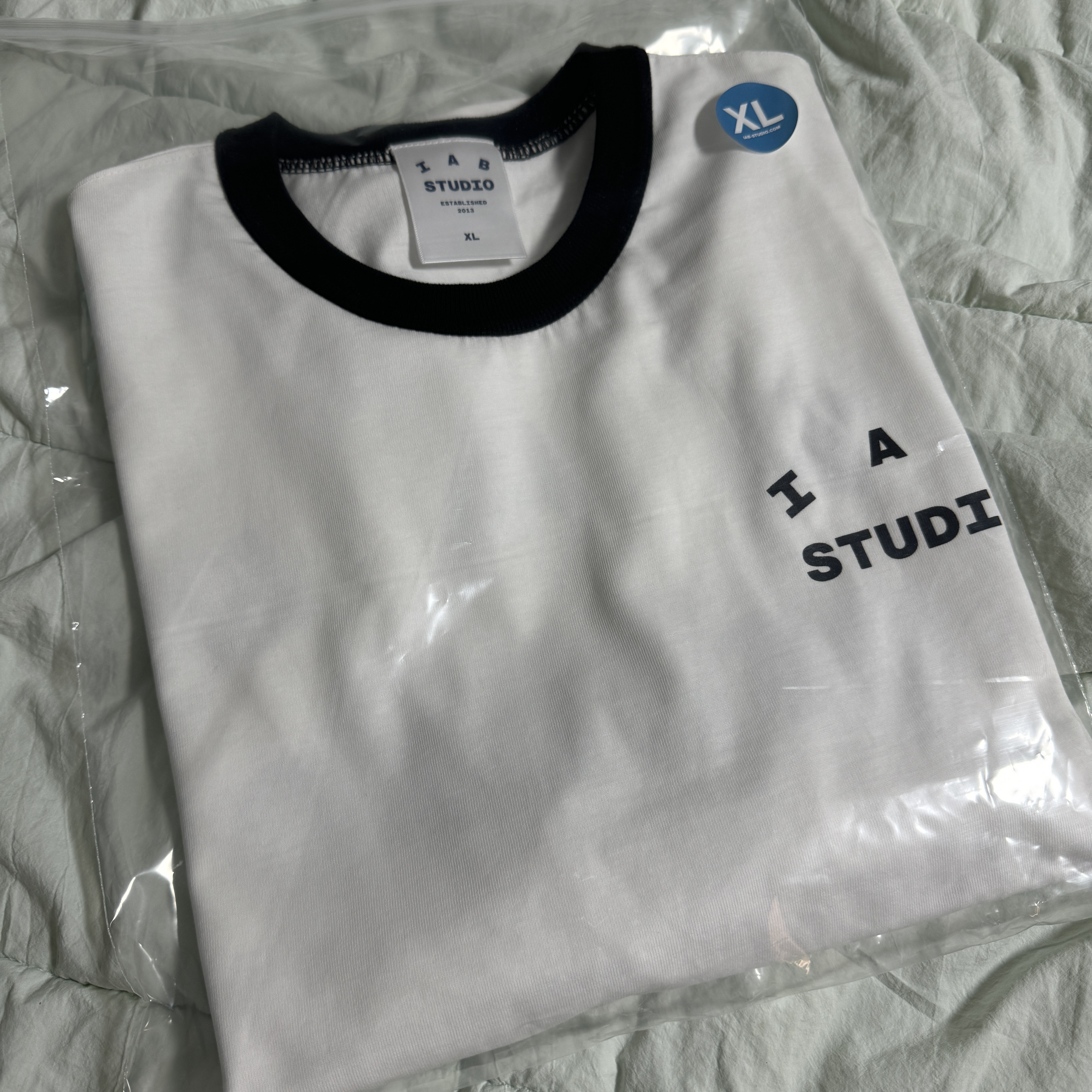 IAB Studio Established T-Shirt White Black 착용 스타일