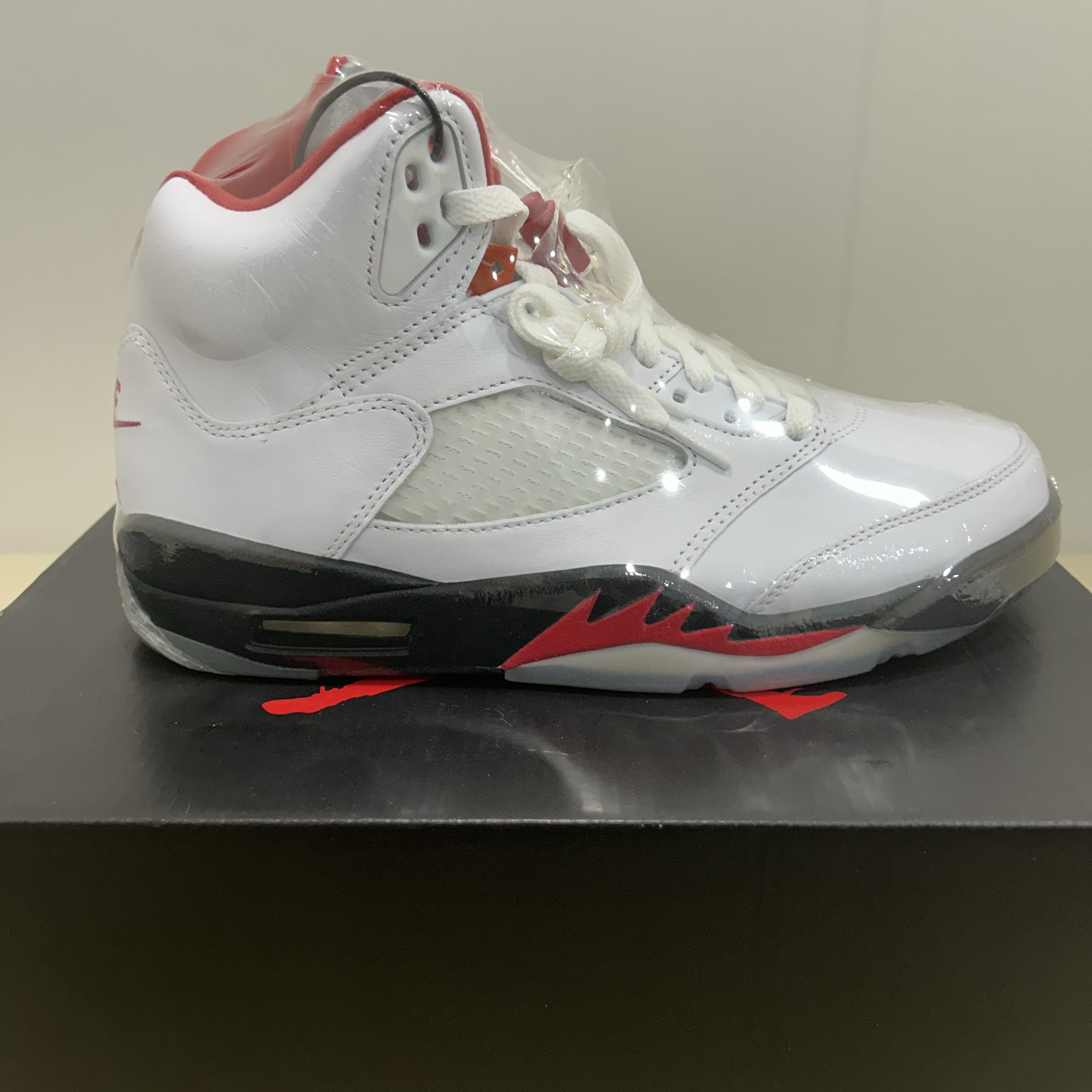 Jordan 5 Retro Fire Red Silver Tongue 2020 착용 스타일