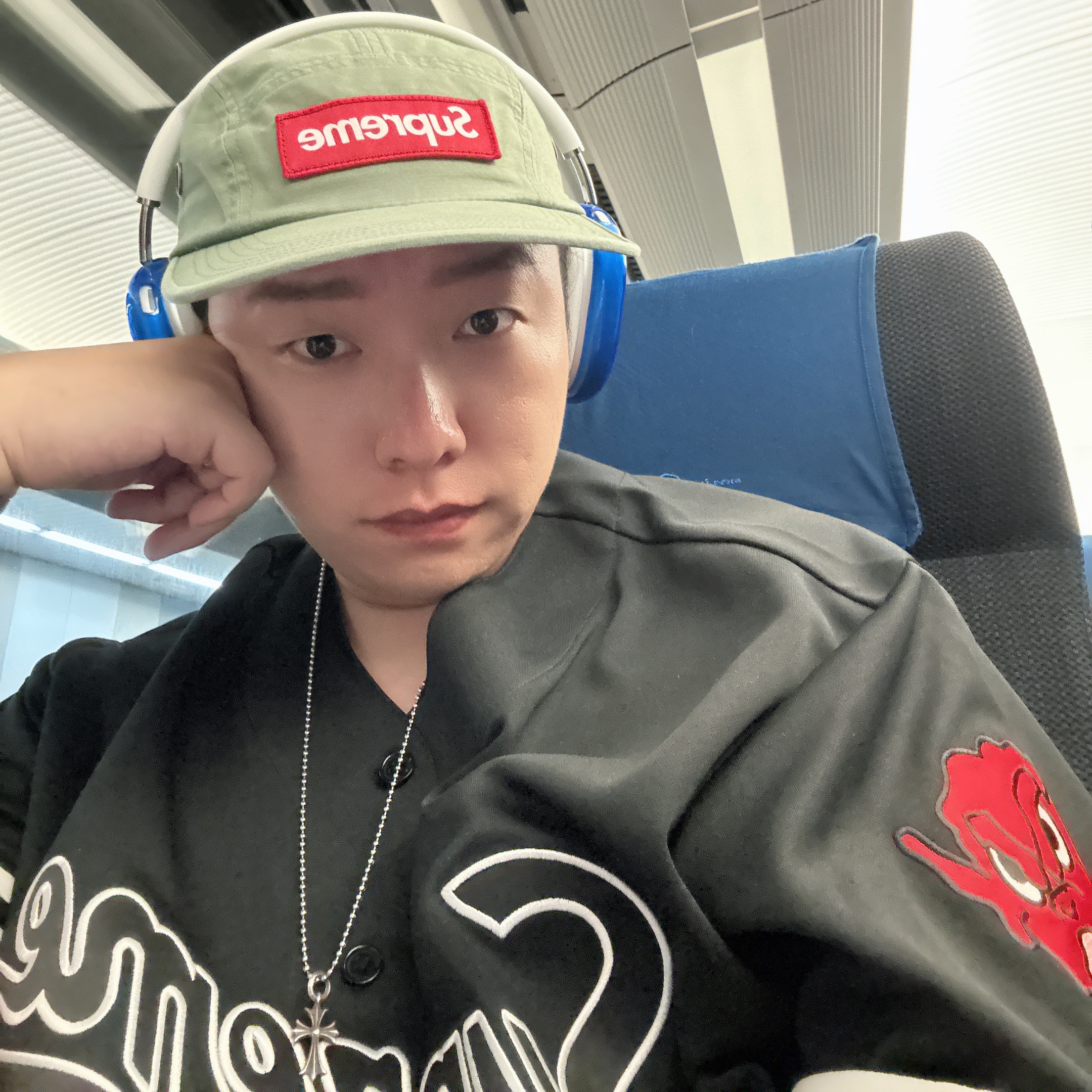 Supreme Mitchell & Ness Downtown Hell Baseball Jersey Black - 23FW, Supreme Military Camp Cap Olive - 24SS 착용 스타일