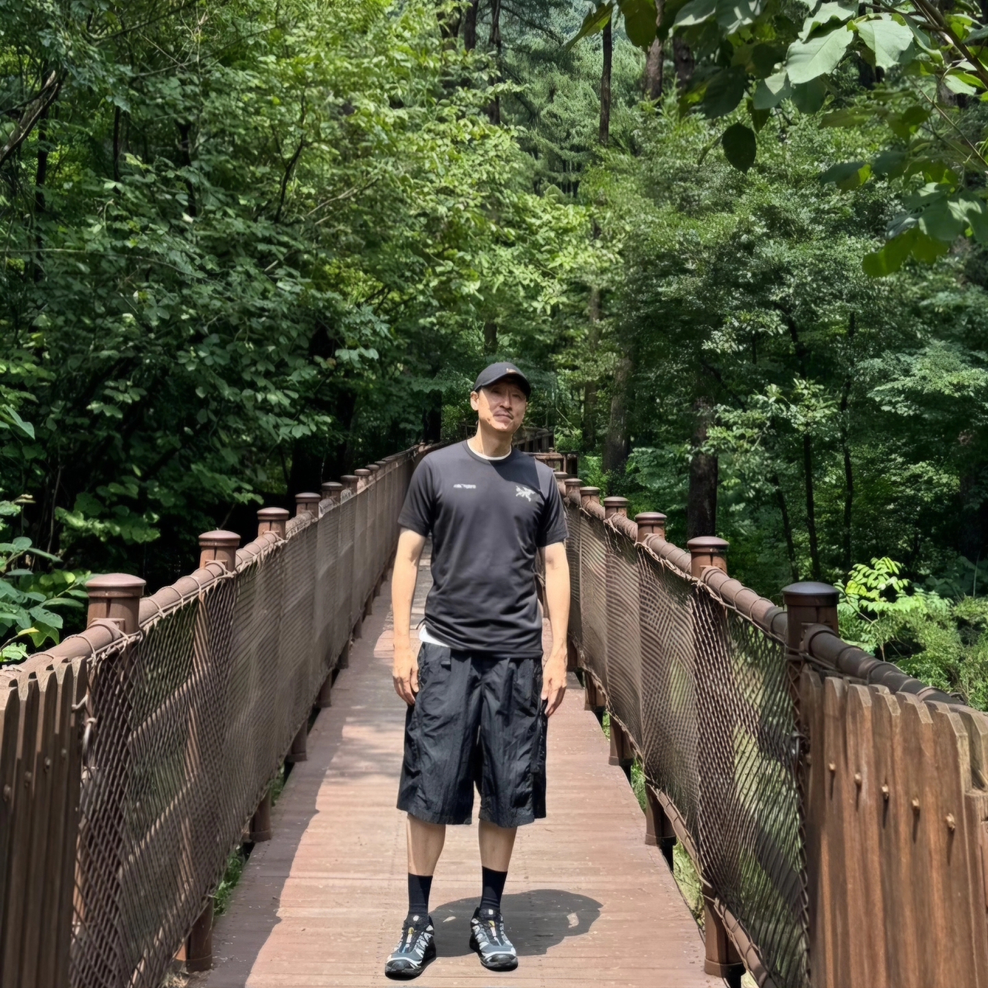 Arc'teryx Small Bird Cap Black, Arc'teryx Captive Split T-Shirt Black 착용 스타일 - 1
