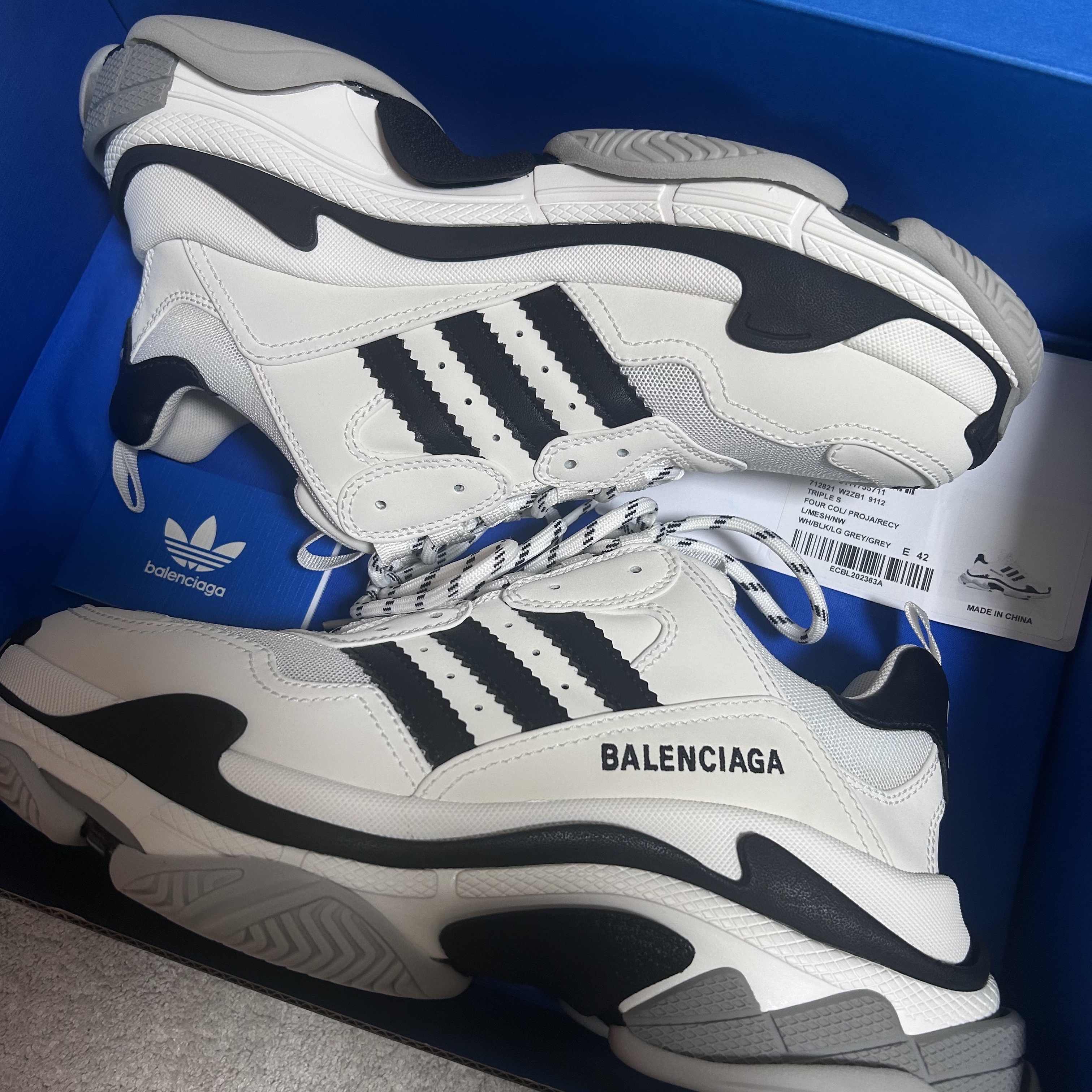 Balenciaga x Adidas Triple S Sneakers White Black 착용 스타일