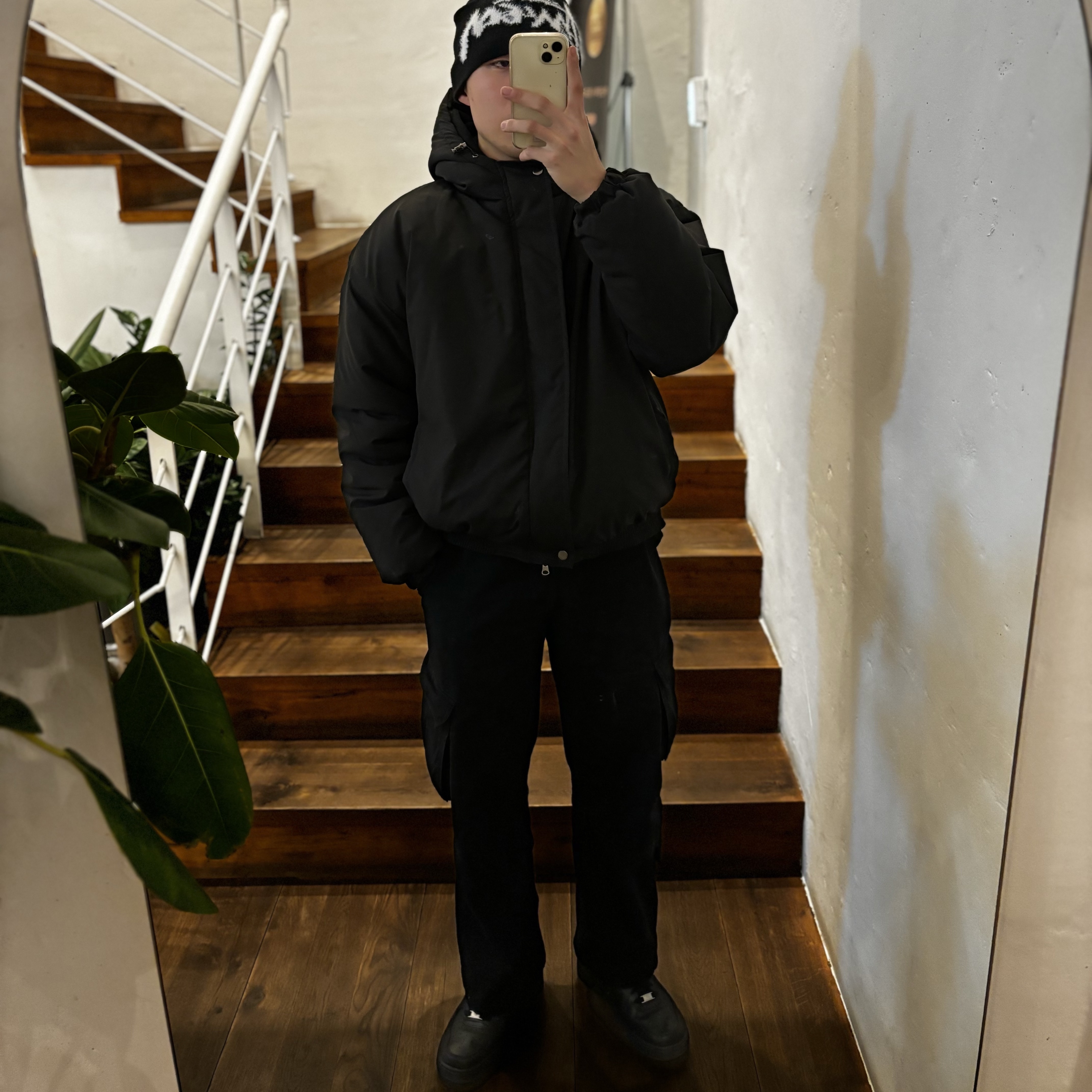 Nike Air Force 1 '07 Low Triple Black 착용 스타일 - 2