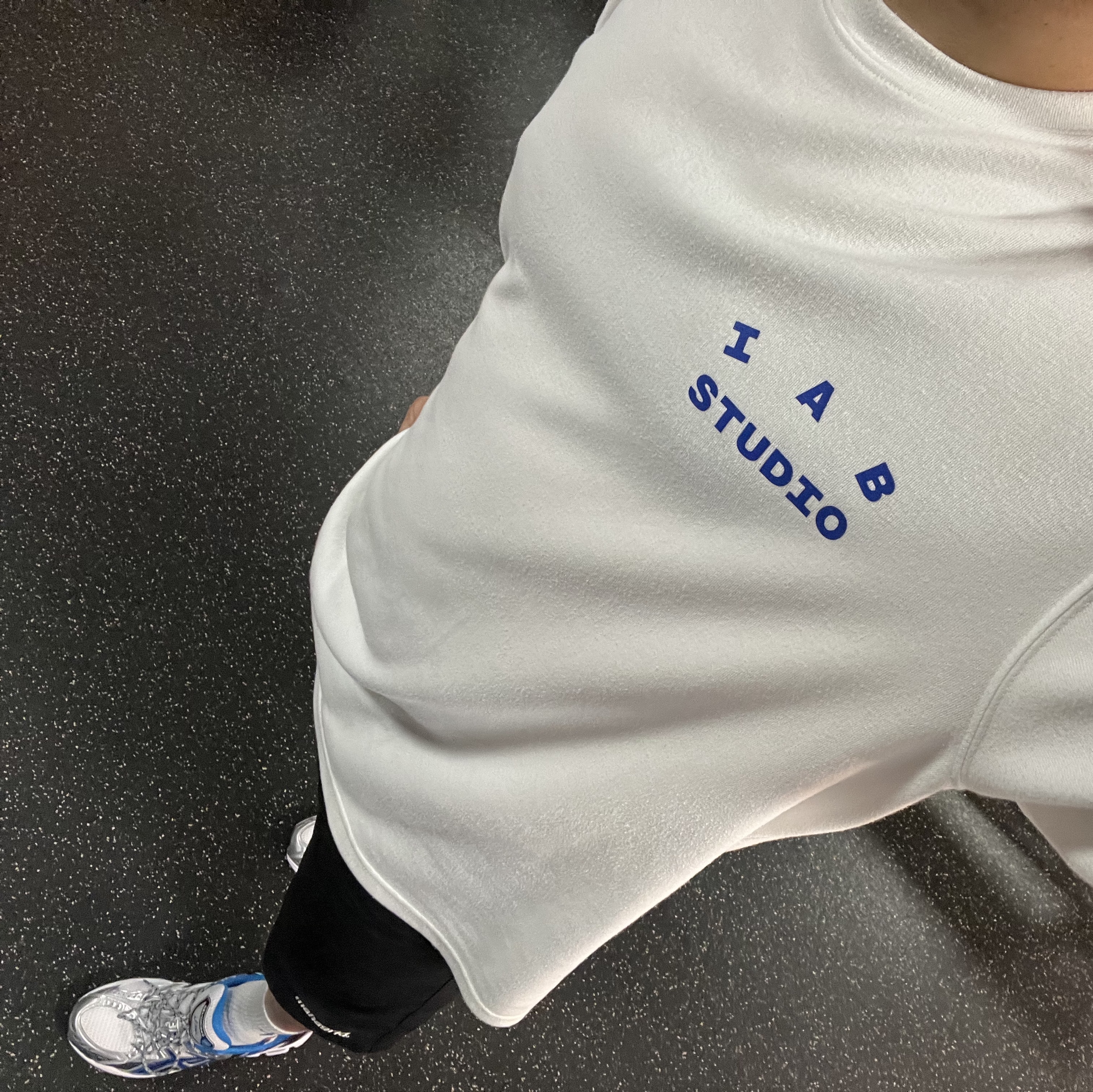 IAB Studio 10th Anniversary T-Shirt White, Asics Gel-Nimbus 10.1 White Directoire Blue 착용 스타일 - 2