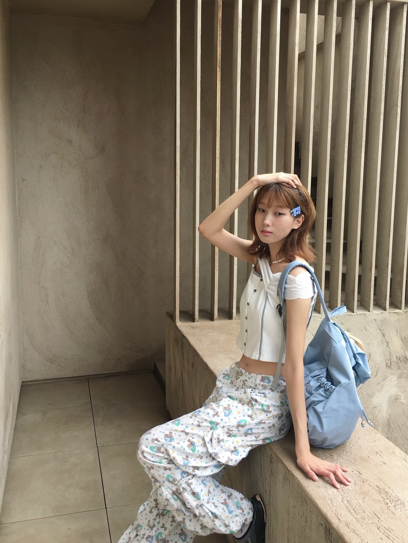 ACOC Blooming Backpack Ice Blue 착용 스타일 - 4