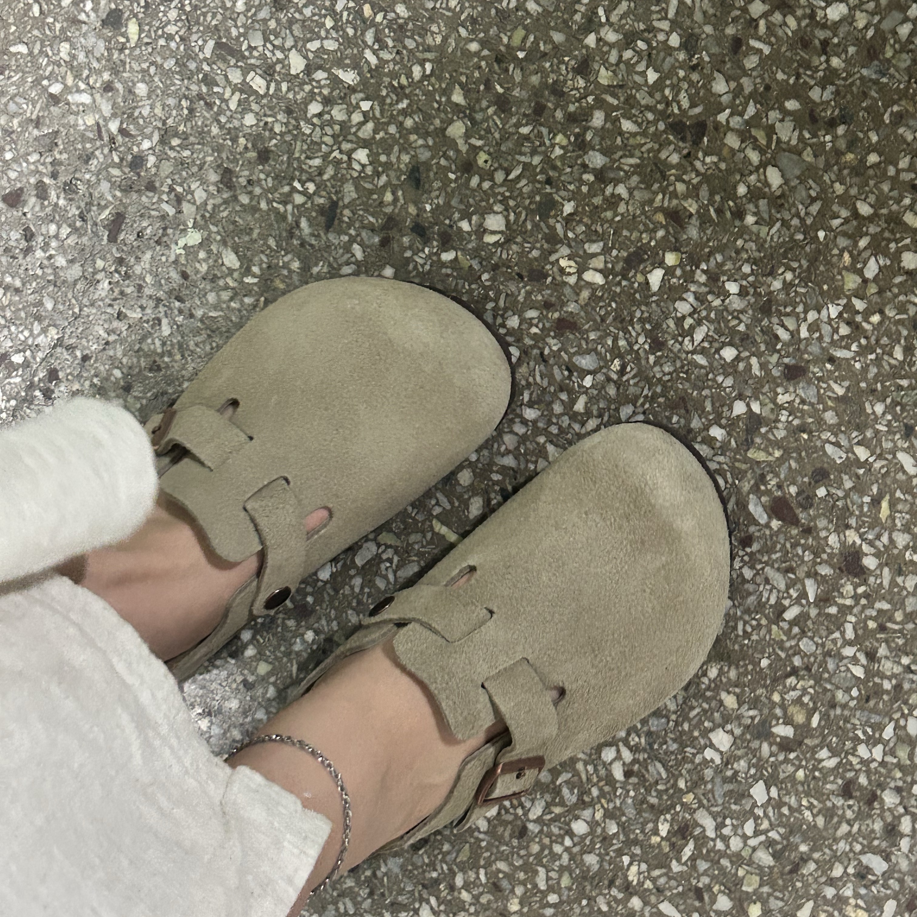 Birkenstock Boston Soft Footbed Taupe - Narrow 착용 스타일