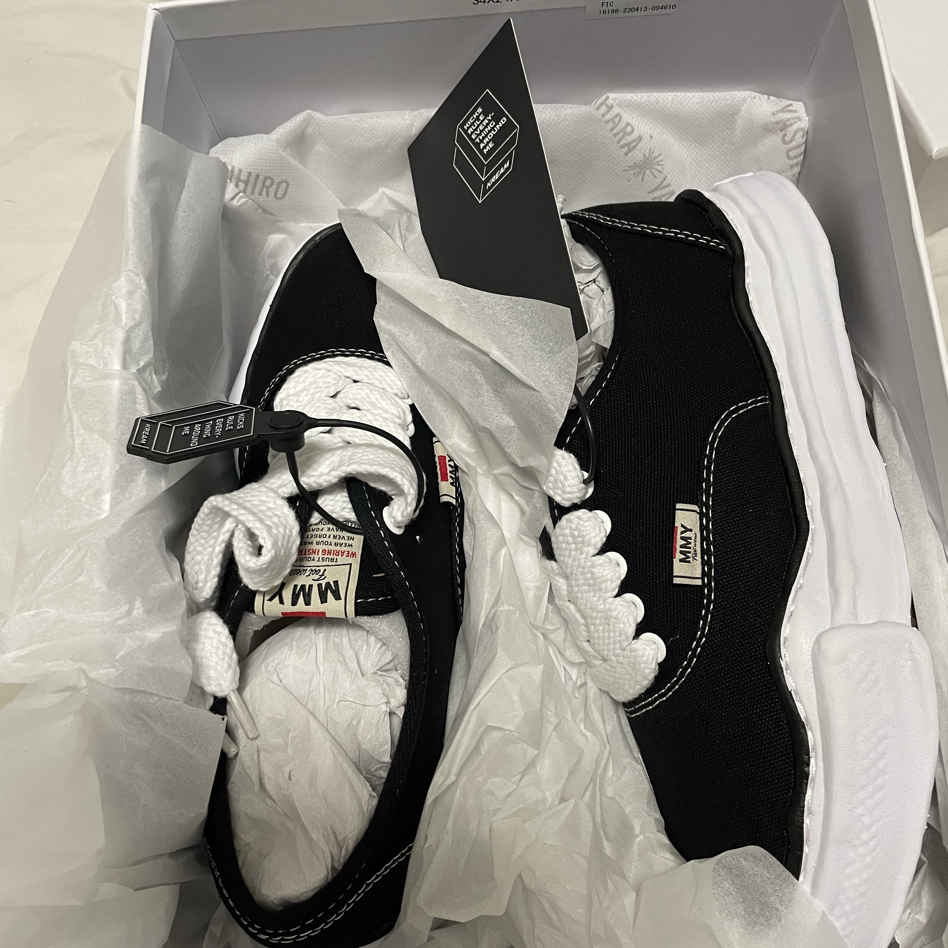 Maison Mihara Yasuhiro Baker OG Sole Canvas Low Cut Sneakers Black 착용 스타일