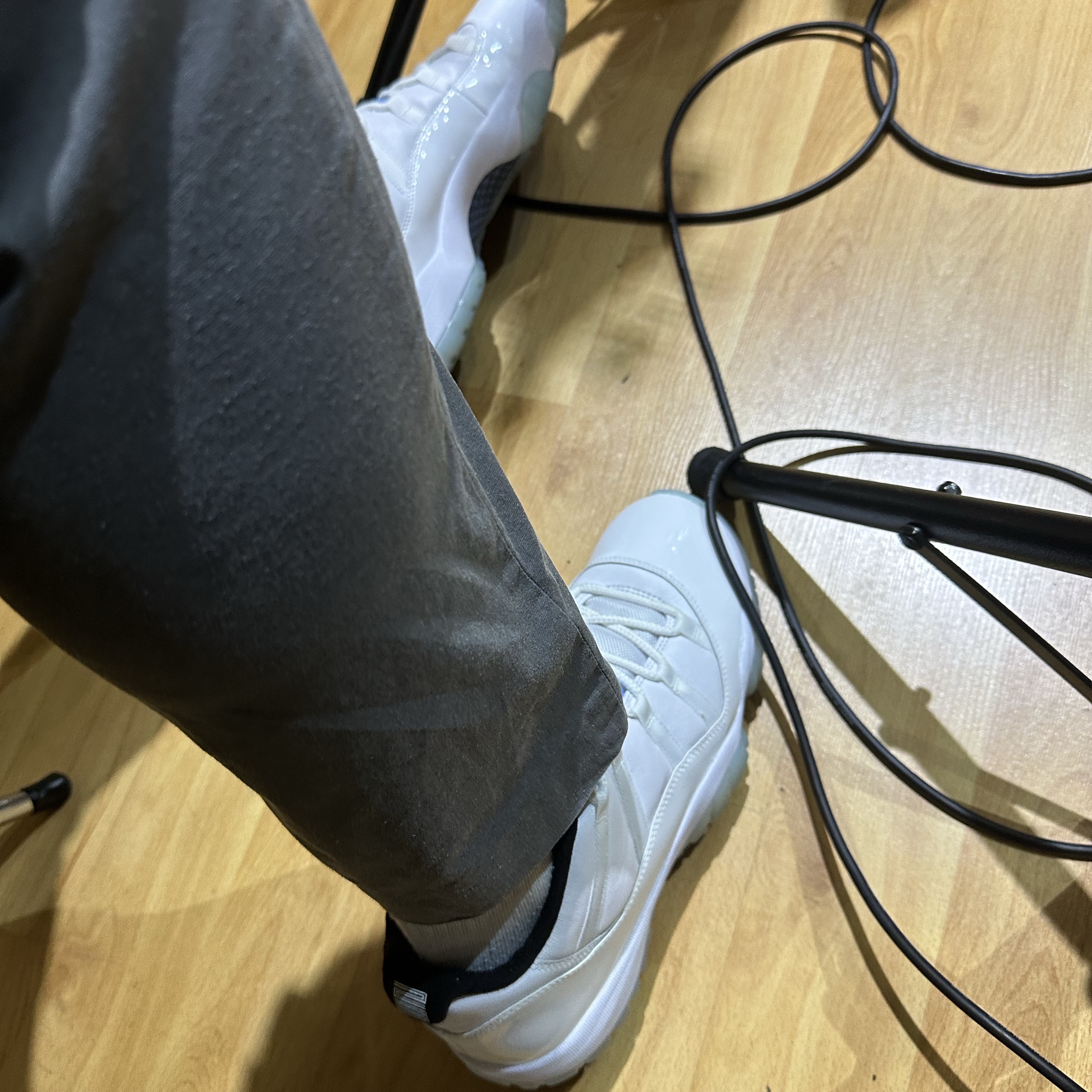 Jordan 11 Retro Low Legend Blue 착용 스타일 - 3