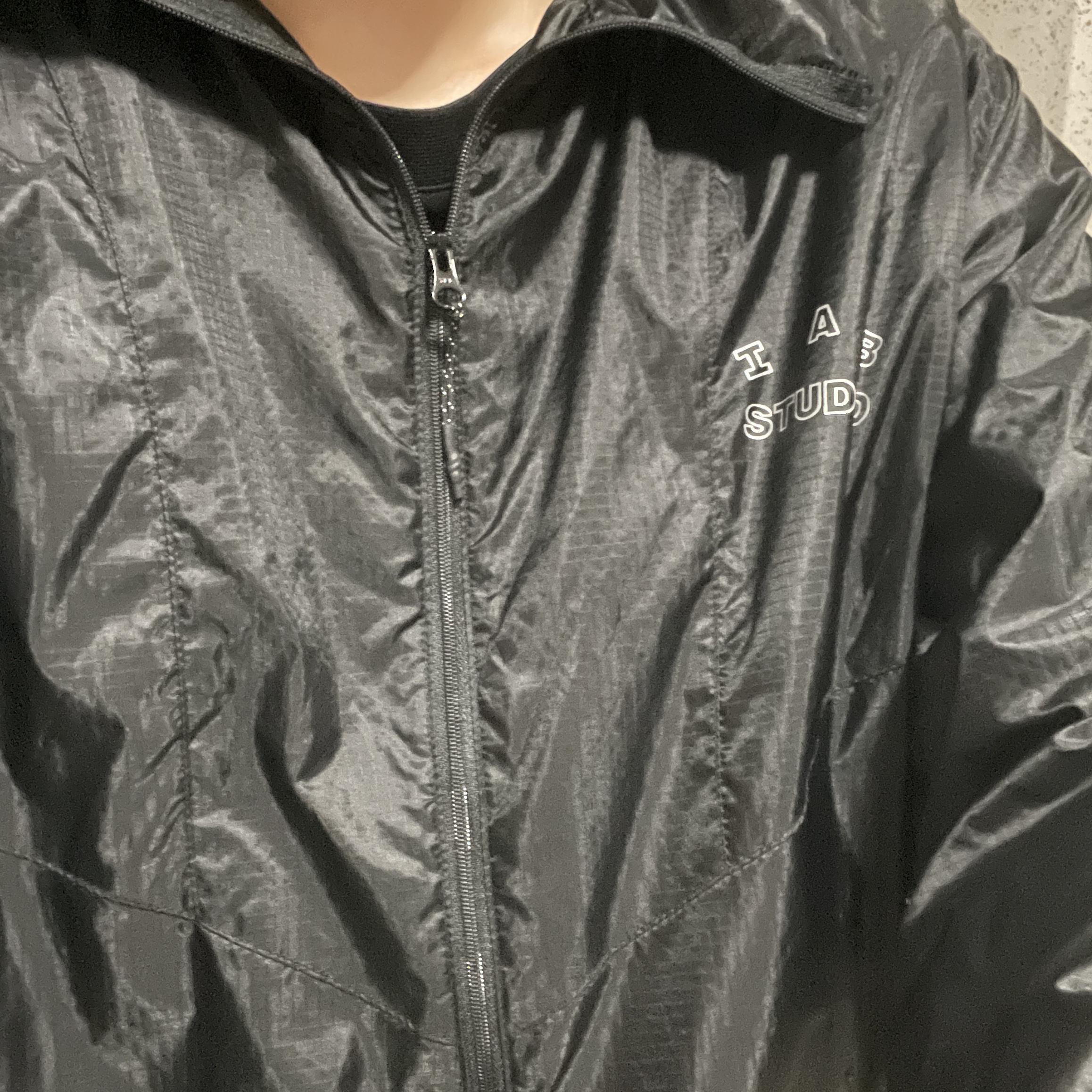 IAB Studio Ripstop Wind Jacket Black 착용 스타일