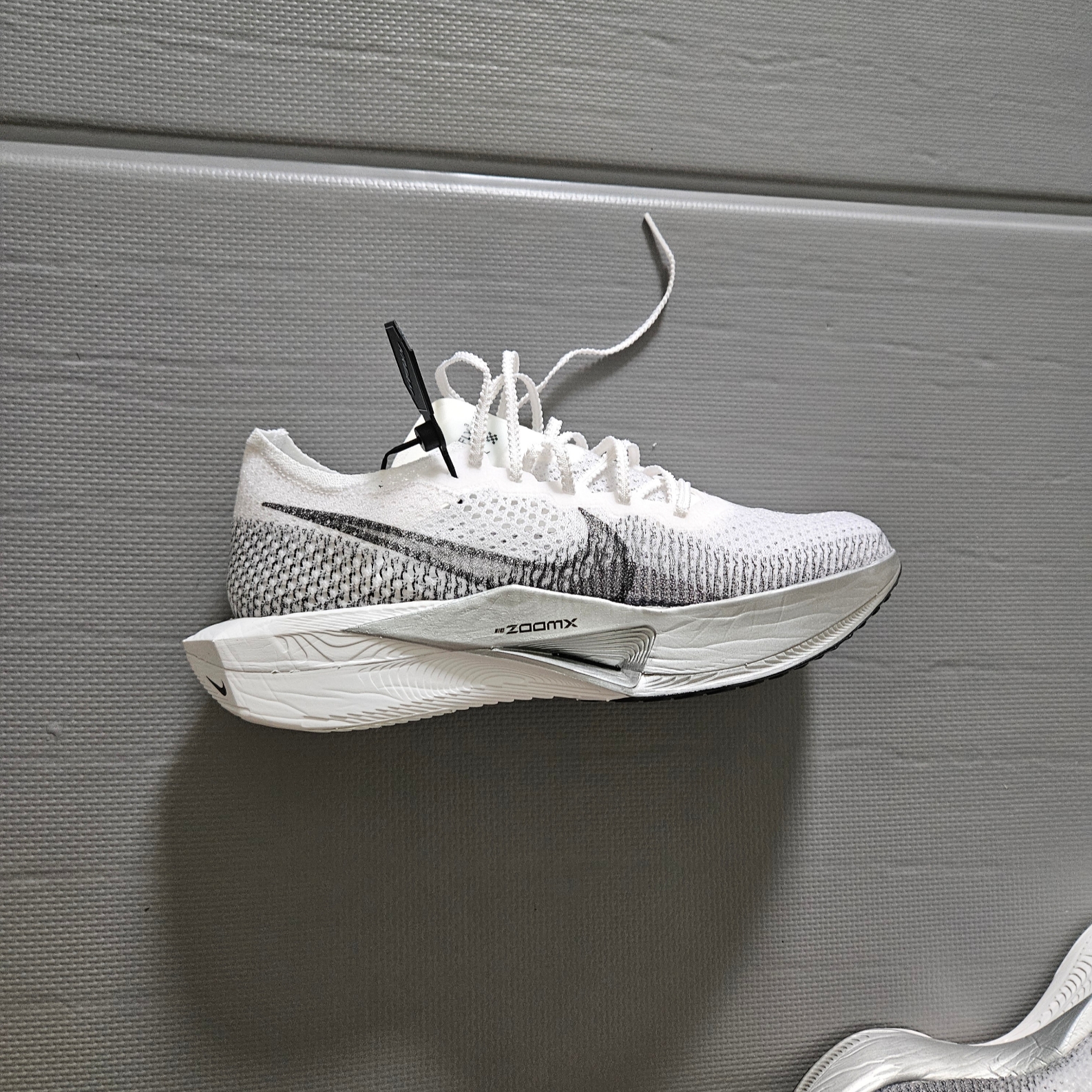 Nike ZoomX Vaporfly Next% 3 White Grey 착용 스타일