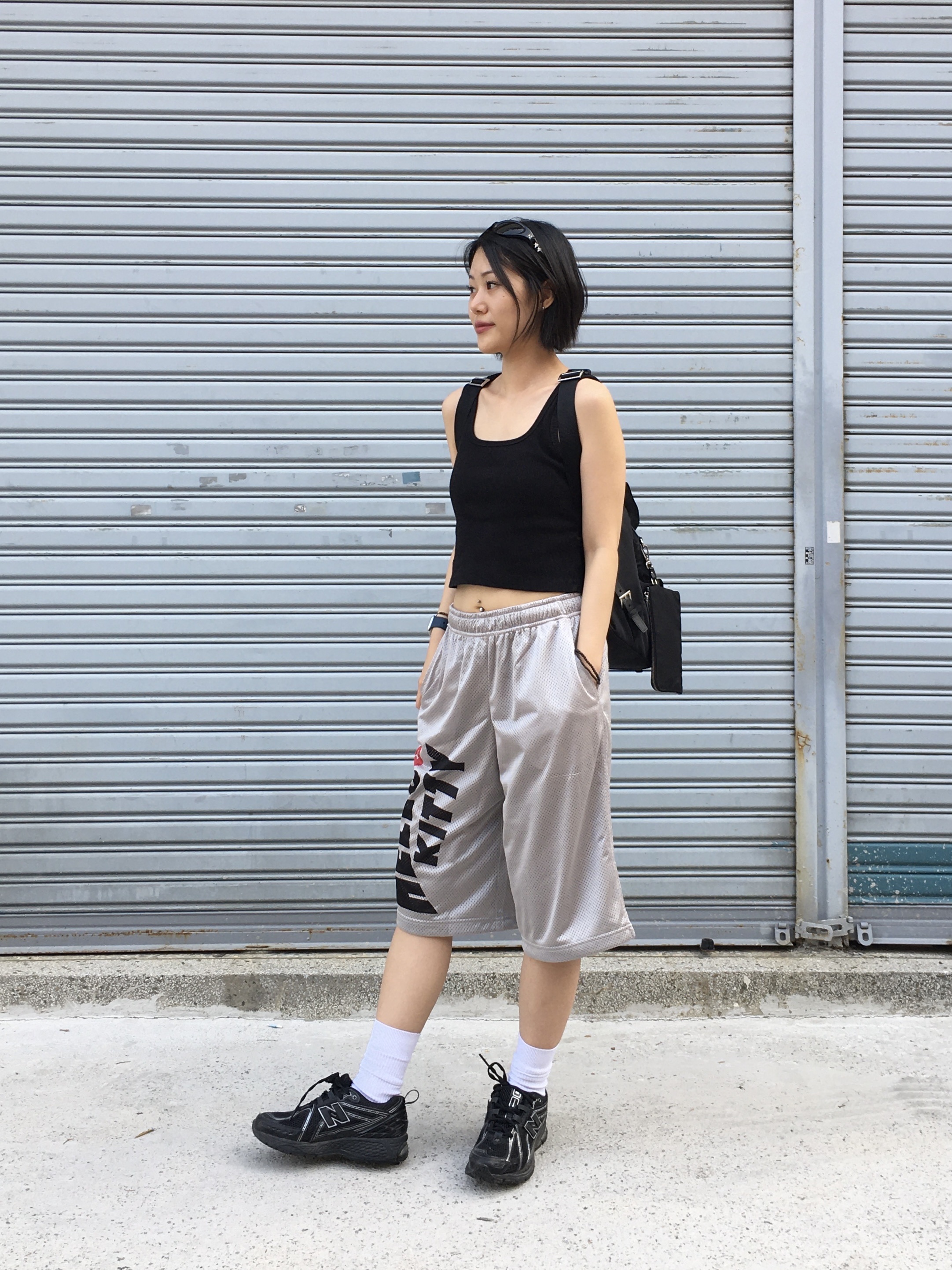 Open Yy x Hello Kitty Mesh Shorts Gray, New Balance 1906R Black Silver Metallic 착용 스타일 - 1