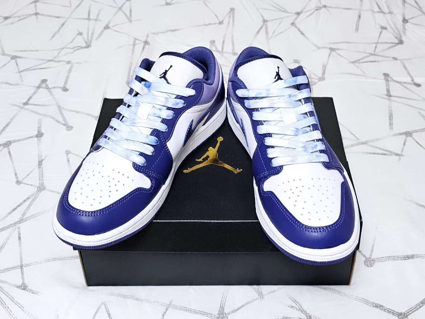 Jordan 1 Low Sky J Purple White 착용 스타일 - 3