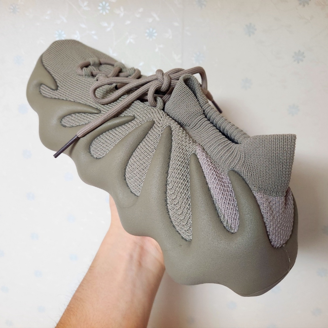 Adidas Yeezy 450 Stone Flax 착용 스타일 - 2