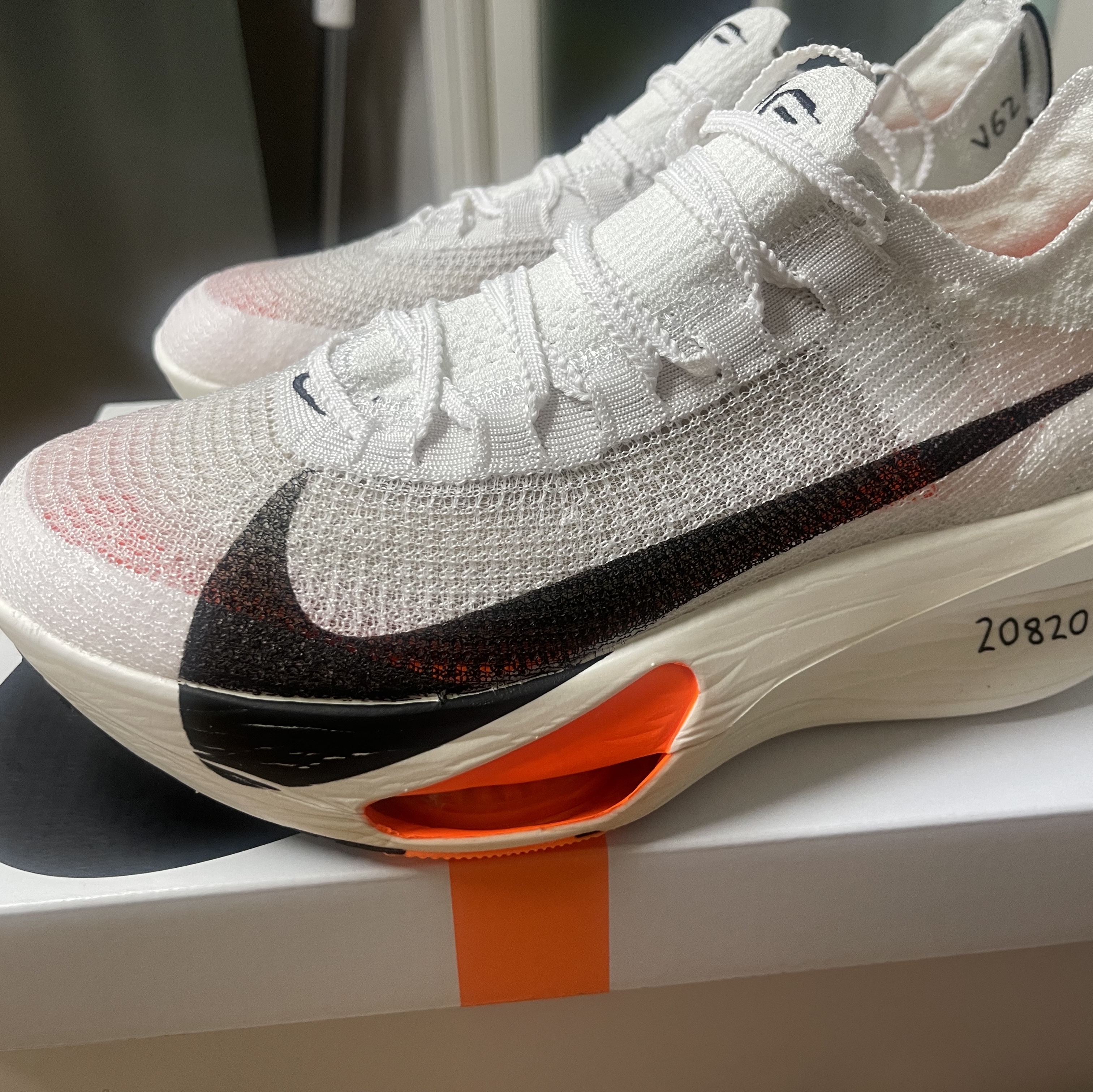 Nike Air Zoom Alphafly Next% 3 Proto White Total Orange 착용 스타일 - 2