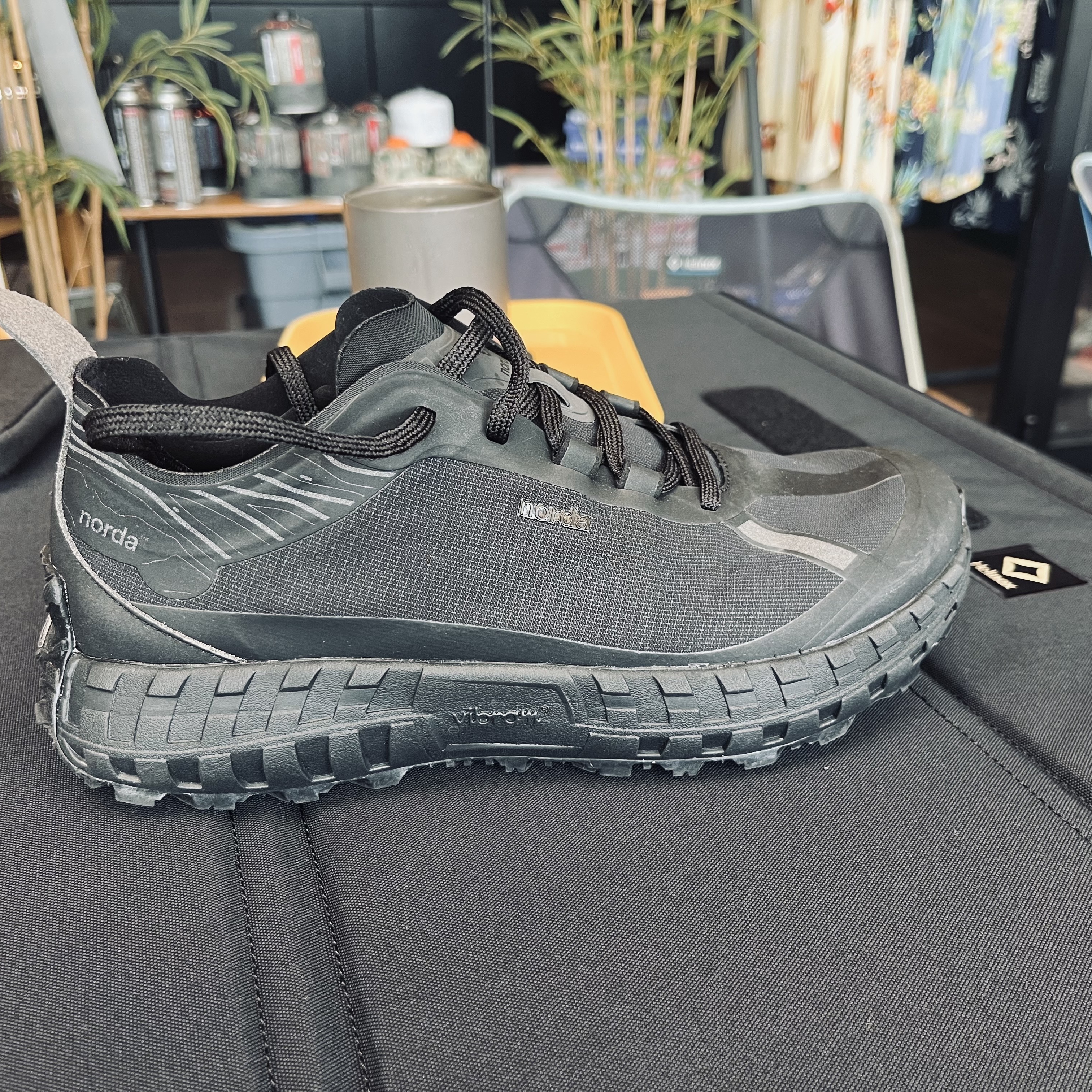 Norda 001/A Stealth Black 착용 스타일