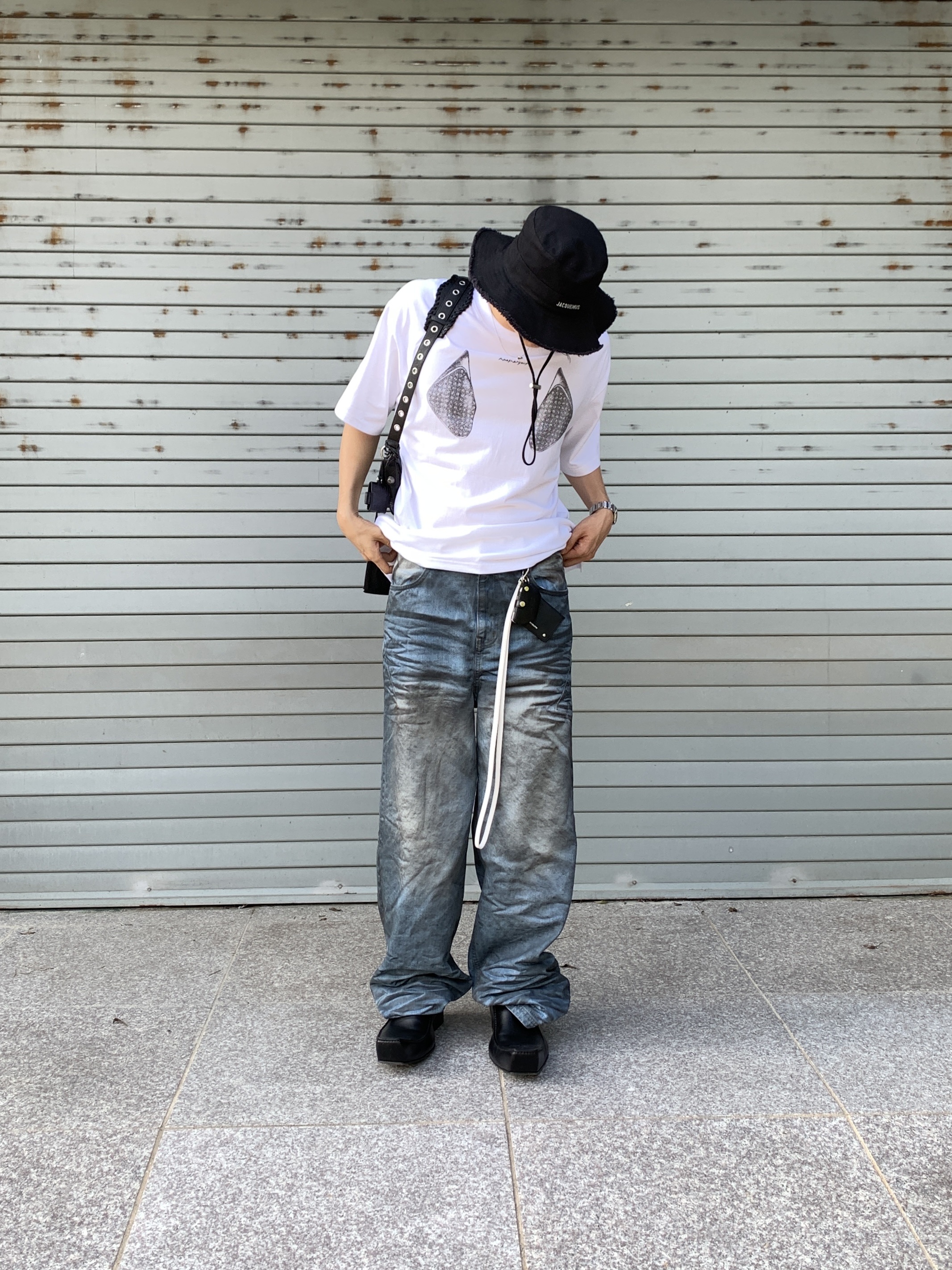 Jacquemus Le Bob Artichaut Bucket Hat Black, Balenciaga Romeo Mule Black 착용 스타일 - 7