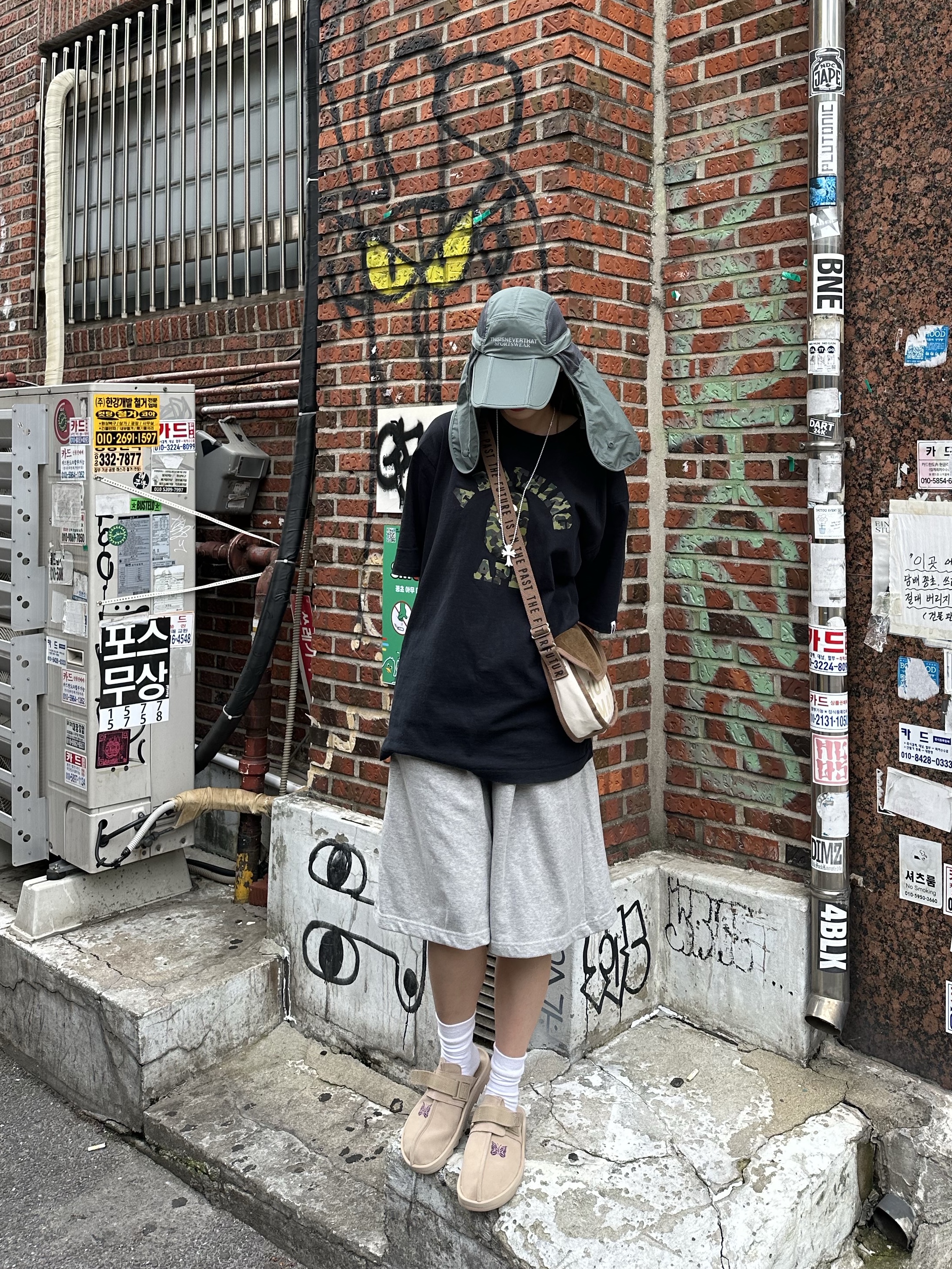 Reebok x Needles Beatnik Beige, Human Made Shoulder Bag Brown 착용 스타일 - 9