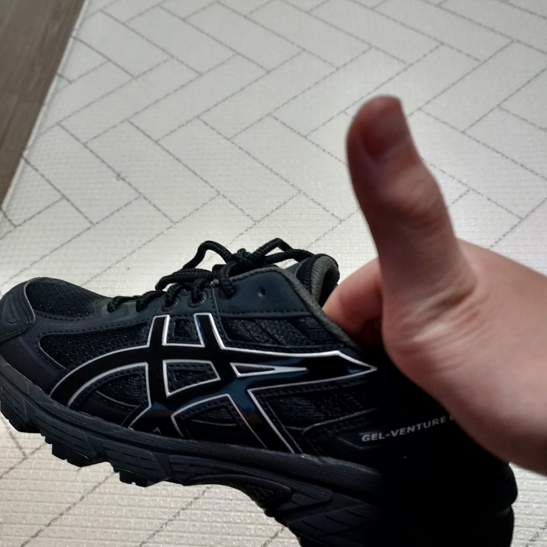 Asics Gel-Venture 6 SPS Black 착용 스타일