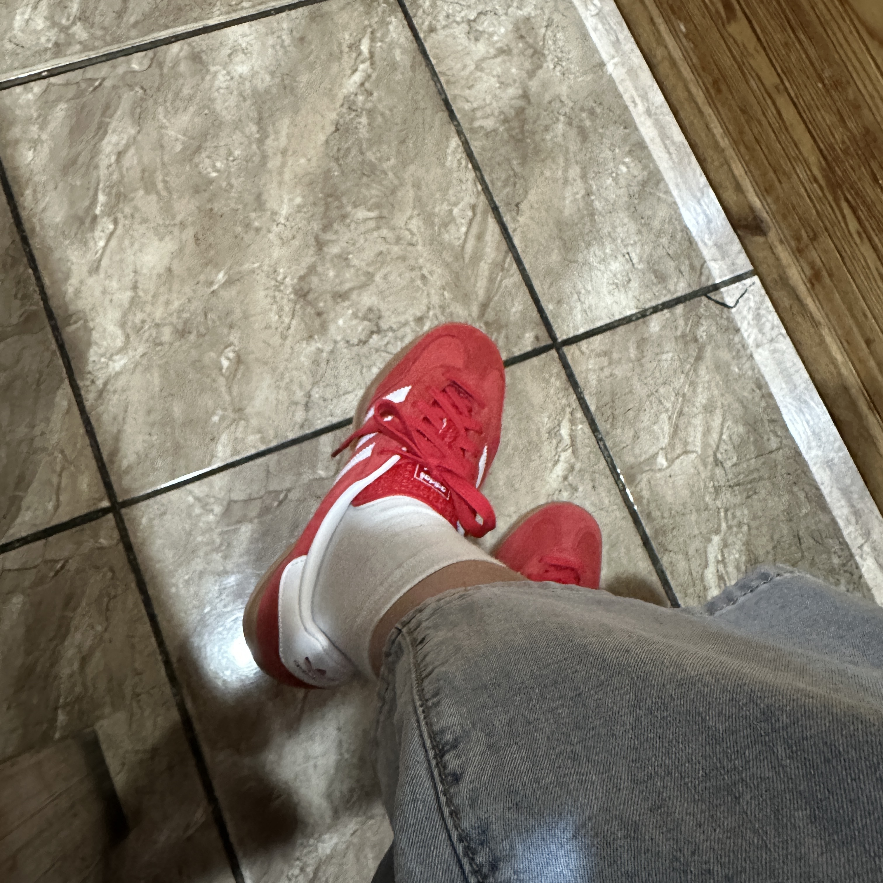 Adidas Gazelle Indoor Scarlet 착용 스타일