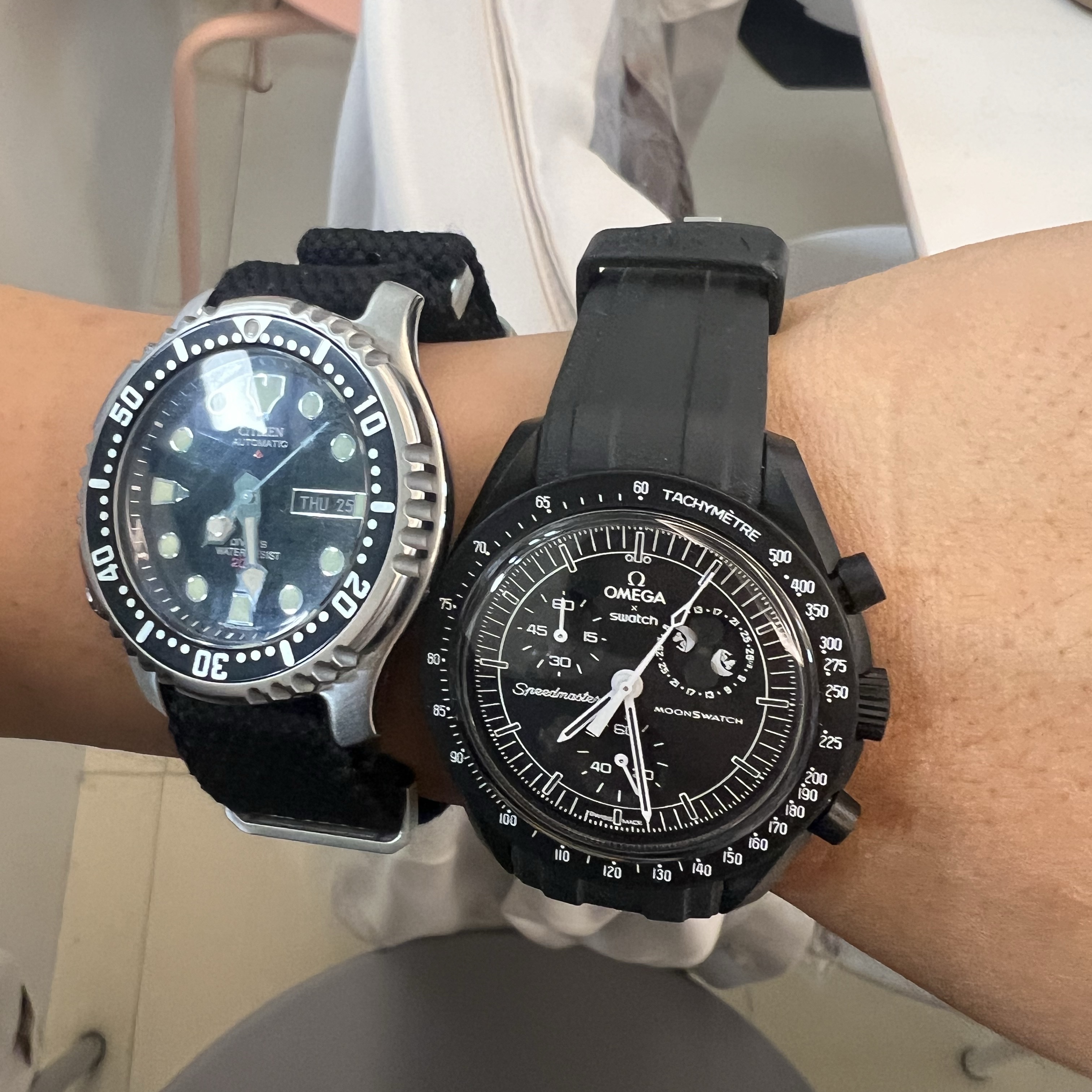 Swatch x Omega x Snoopy Bioceramic Moonswatch Mission To The Moonphase New Moon, Citizen Promaster Diver Automatic 200M 42mm Stainless Steel Black (Package Ver.) 착용 스타일 - 2