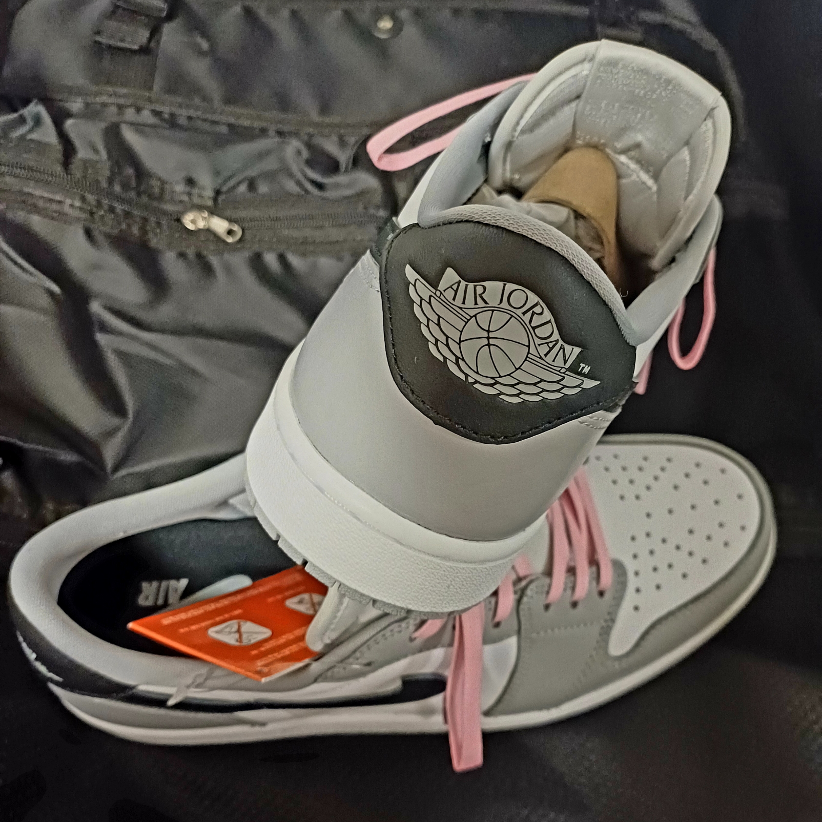Jordan 1 Retro Low OG Wolf Grey and White 착용 스타일 - 5